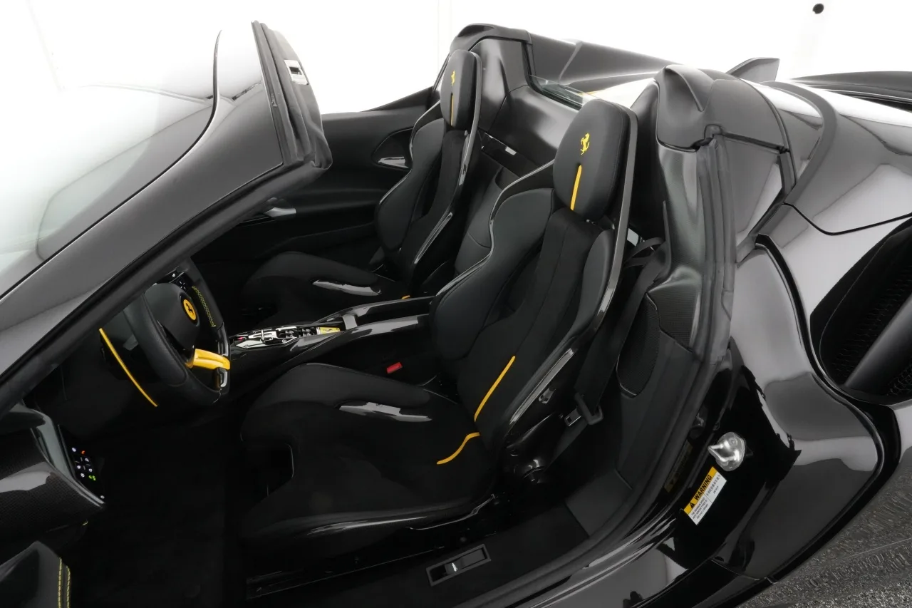 2023 Ferrari SF90 Spider angeboten von einem Fachhändler in Meerbusch, Deutschland, Foto 6 von 6