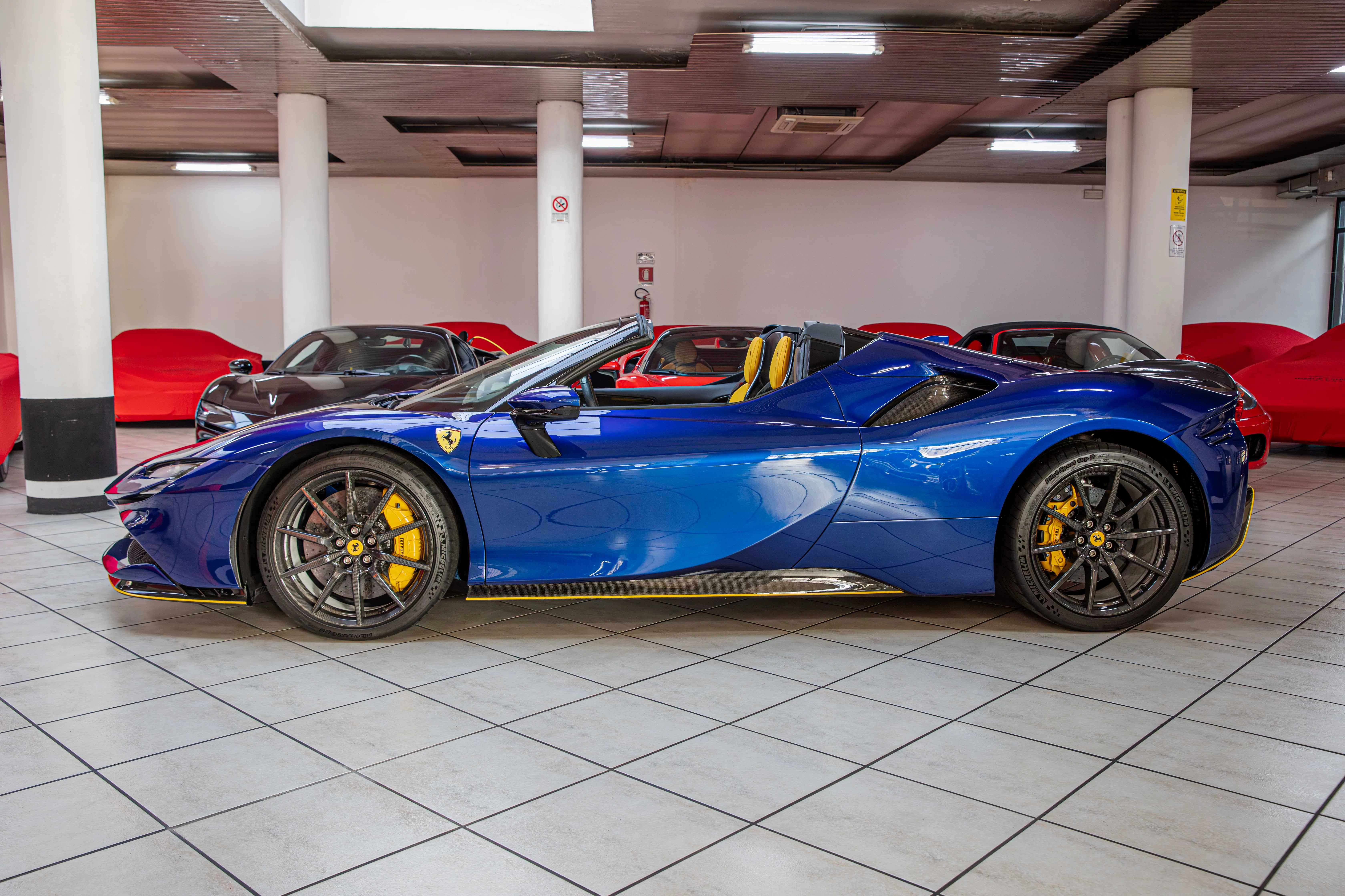 2023 Ferrari SF90 Spider, 8/30