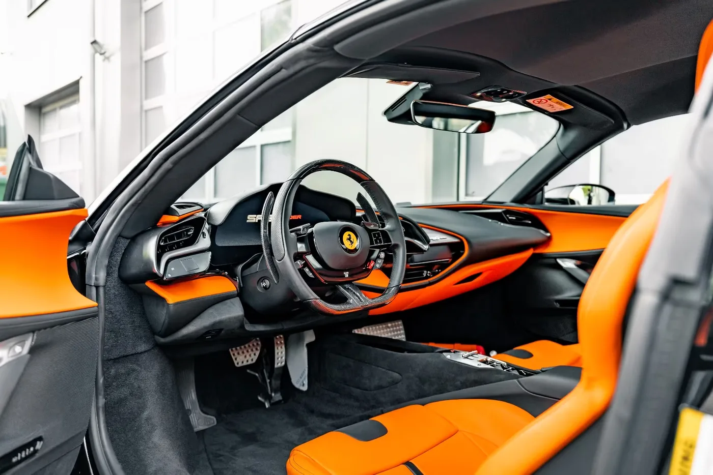 2023 Ferrari SF90 Spider angeboten von einem Supersportwagenhändler in Munich, Deutschland, Foto 7 von 21