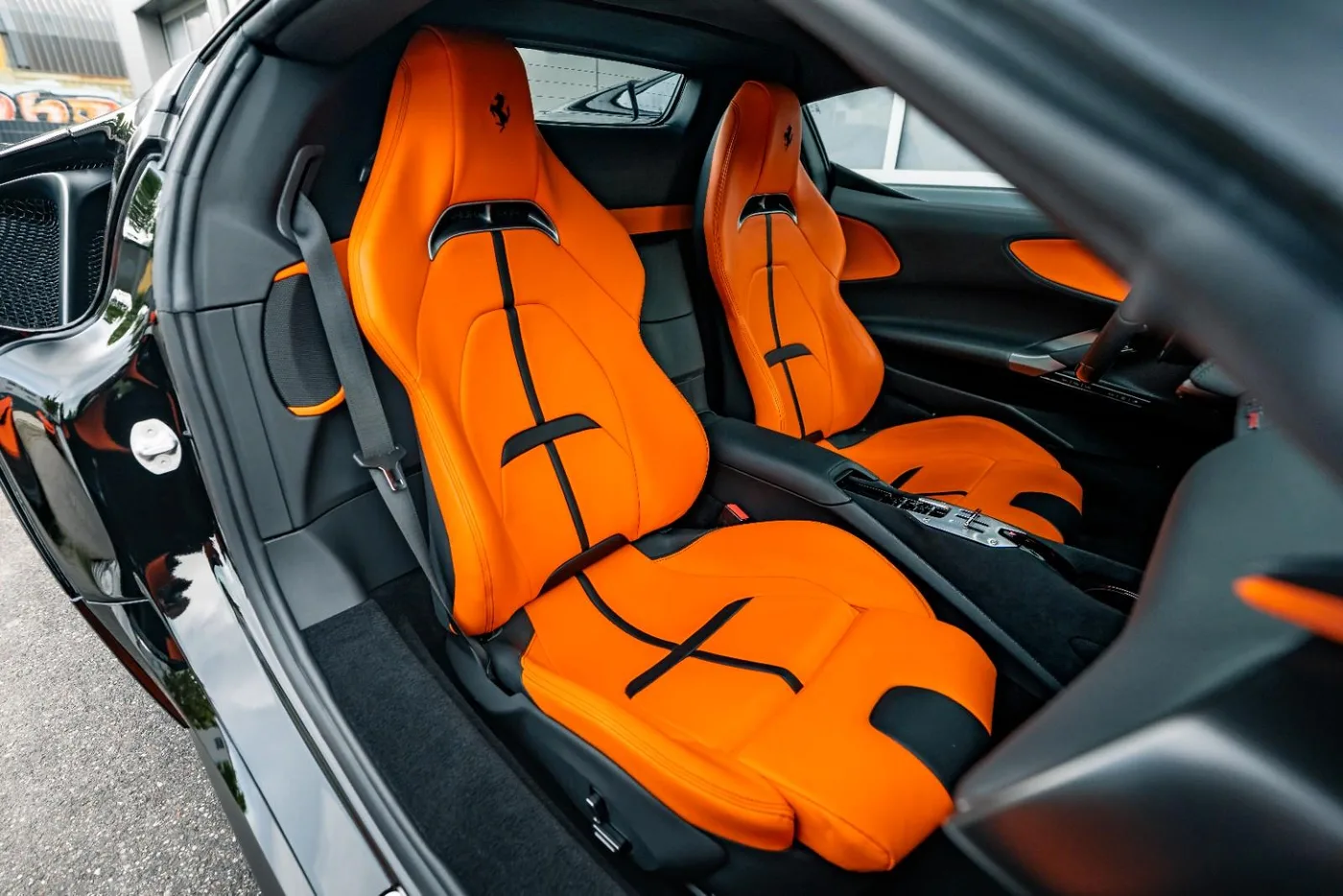 2023 Ferrari SF90 Spider angeboten von einem Supersportwagenhändler in Munich, Deutschland, Foto 9 von 21