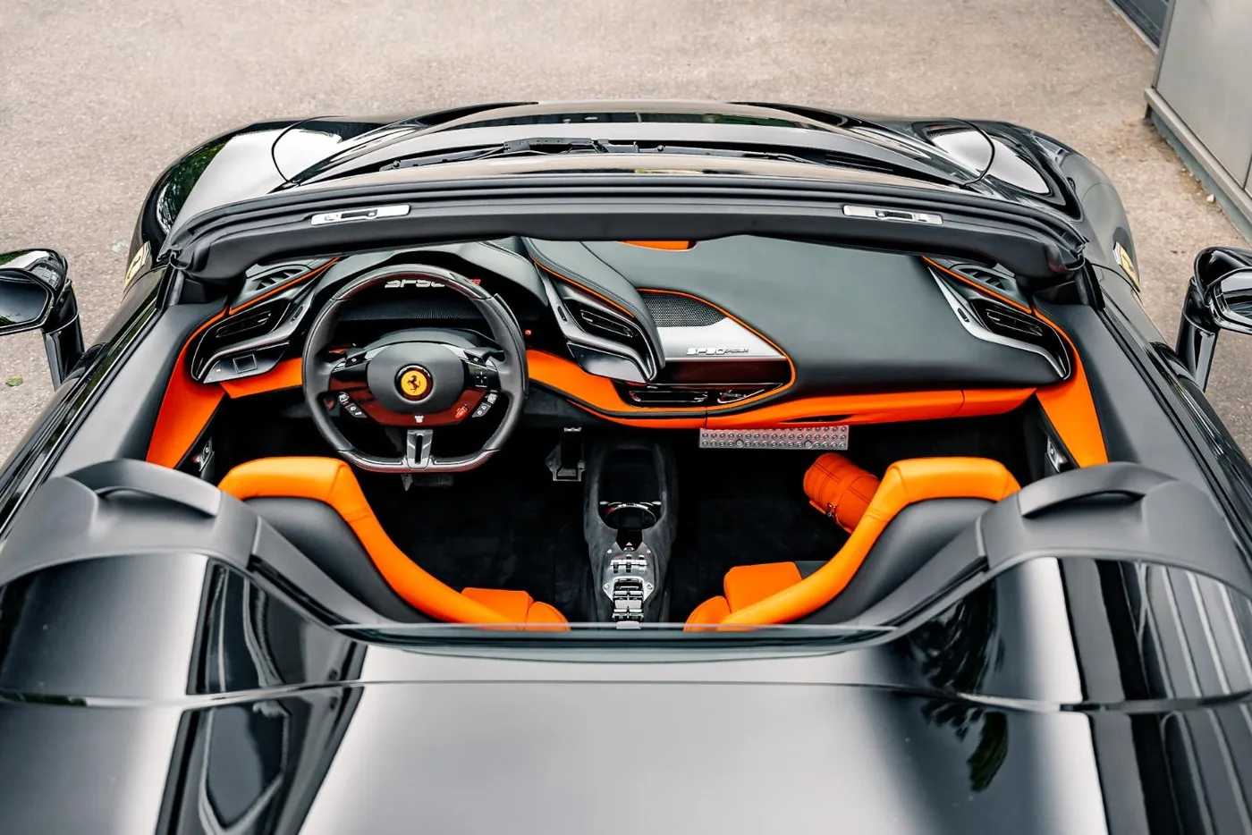 2023 Ferrari SF90 Spider angeboten von einem Supersportwagenhändler in Munich, Deutschland, Foto 11 von 21