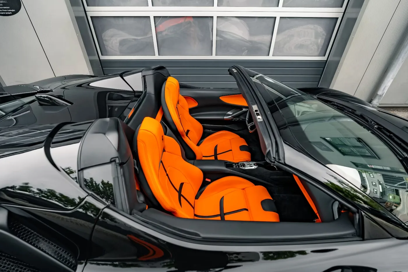 2023 Ferrari SF90 Spider angeboten von einem Supersportwagenhändler in Munich, Deutschland, Foto 12 von 21