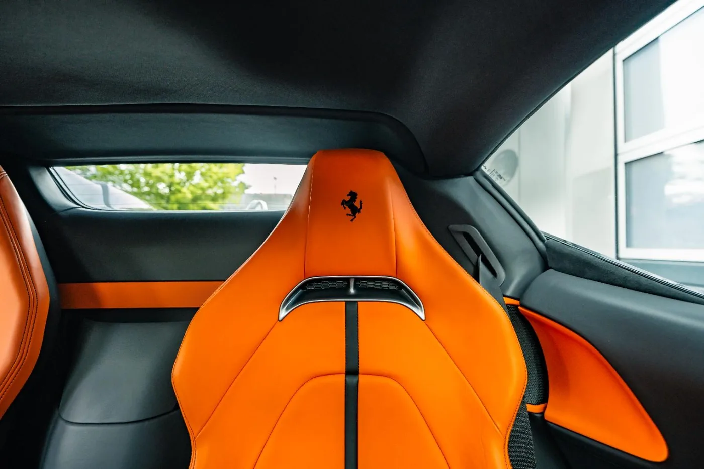 2023 Ferrari SF90 Spider angeboten von einem Supersportwagenhändler in Munich, Deutschland, Foto 19 von 21