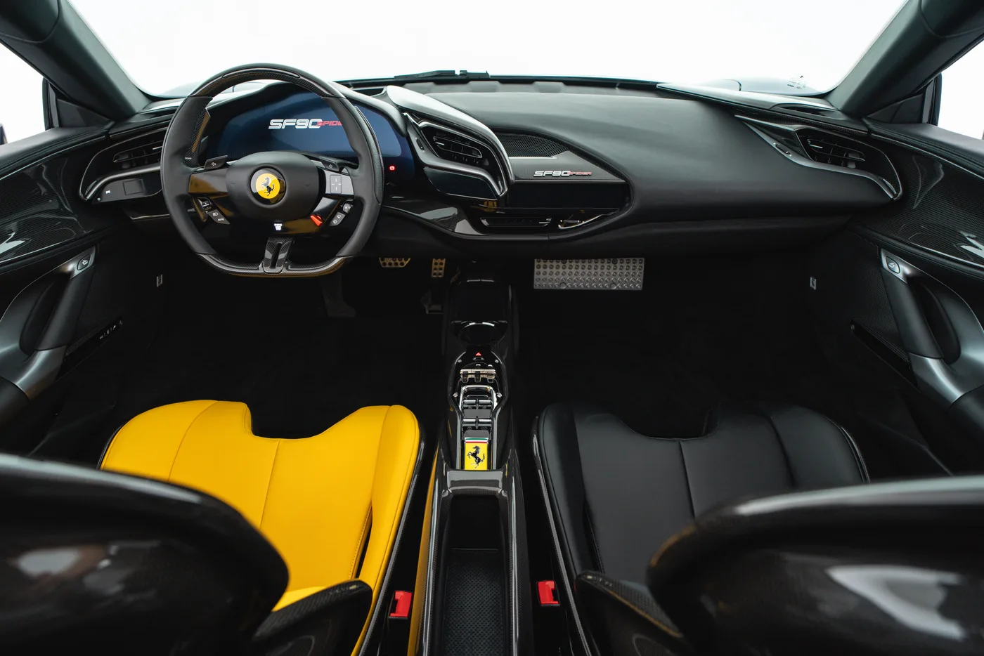 2023 Ferrari SF90 Spider angeboten von einem Fachhändler in Vösendorf, Österreich, Foto 5 von 15