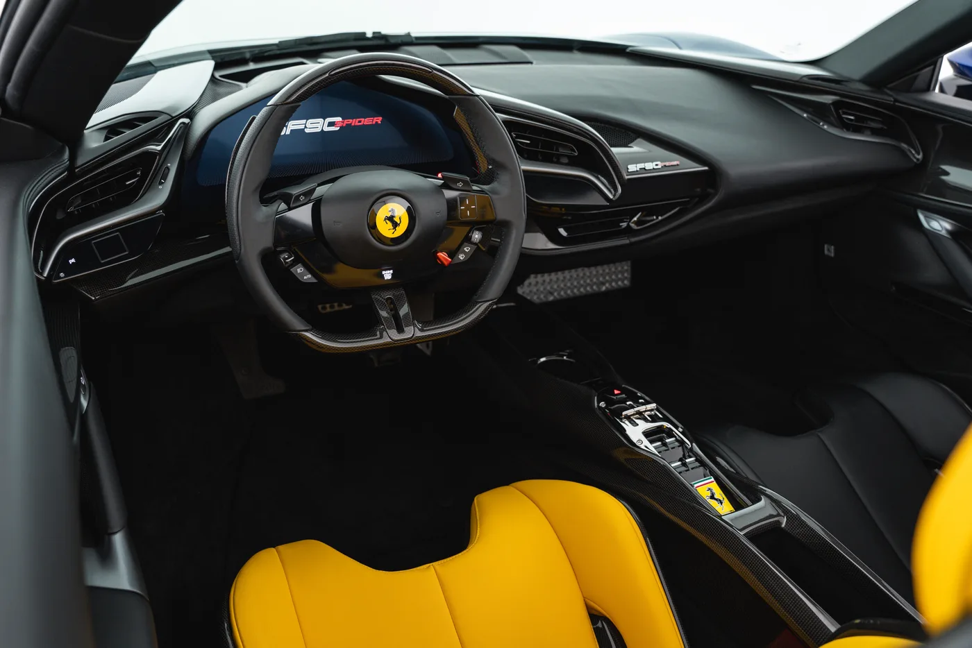 2023 Ferrari SF90 Spider angeboten von einem Fachhändler in Vösendorf, Österreich, Foto 9 von 15