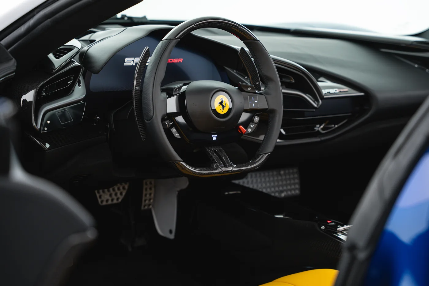 2023 Ferrari SF90 Spider angeboten von einem Fachhändler in Vösendorf, Österreich, Foto 12 von 15