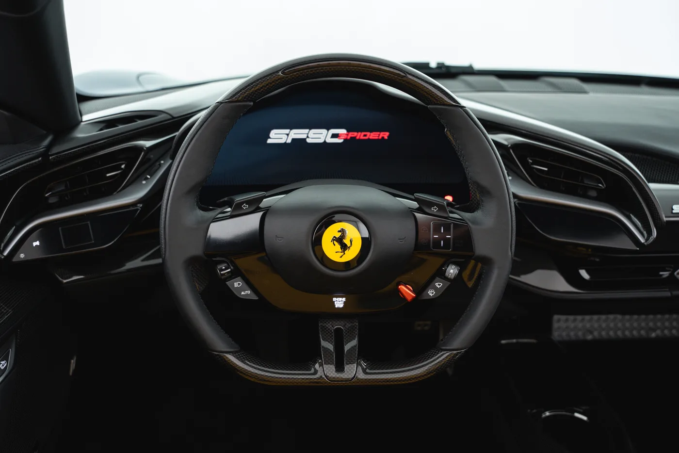 2023 Ferrari SF90 Spider angeboten von einem Fachhändler in Vösendorf, Österreich, Foto 14 von 15