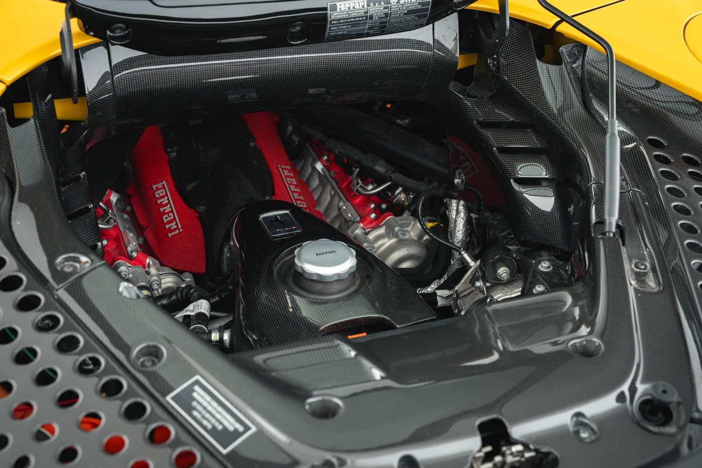 2023 Ferrari SF90 Spider angeboten von einem Fachhändler in Vösendorf, Österreich, Foto 8 von 15