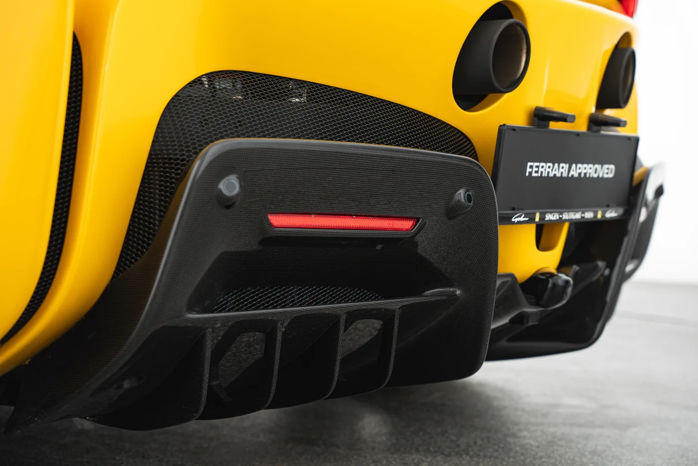 2023 Ferrari SF90 Spider angeboten von einem Fachhändler in Vösendorf, Österreich, Foto 12 von 15
