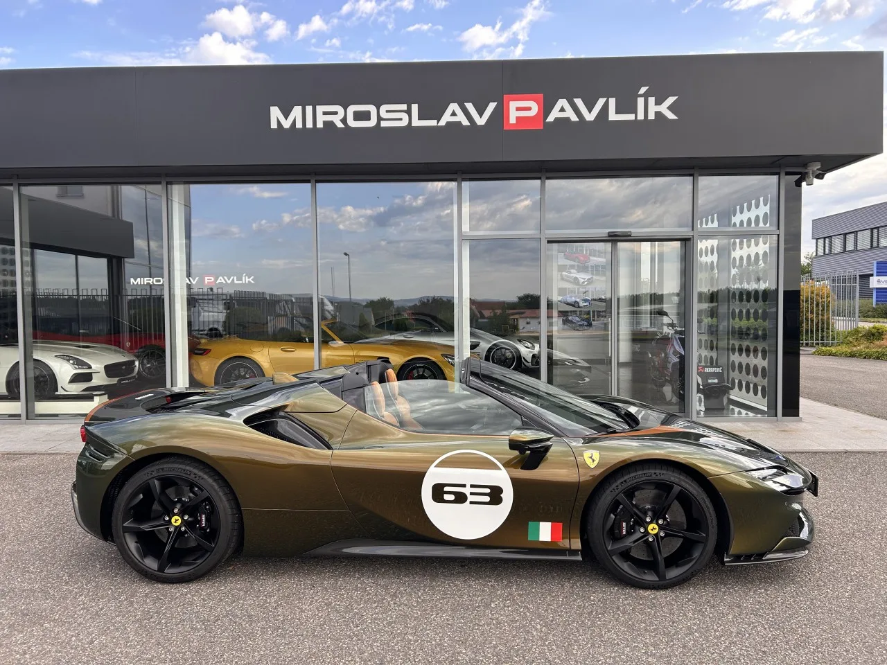 2023 Ferrari SF90 Spider Tailor Made, Cavalcade edition proposée par un concessionnaire spécialisé à Písek, Tchéquie, photo 4 sur 32