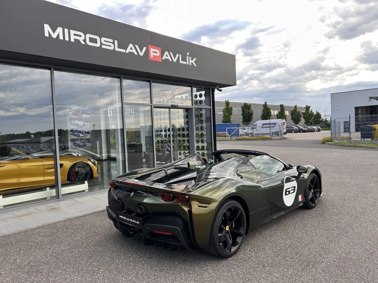 2023 Ferrari SF90 Spider Tailor Made, Cavalcade edition proposée par un concessionnaire spécialisé à Písek, Tchéquie, photo 5 sur 32