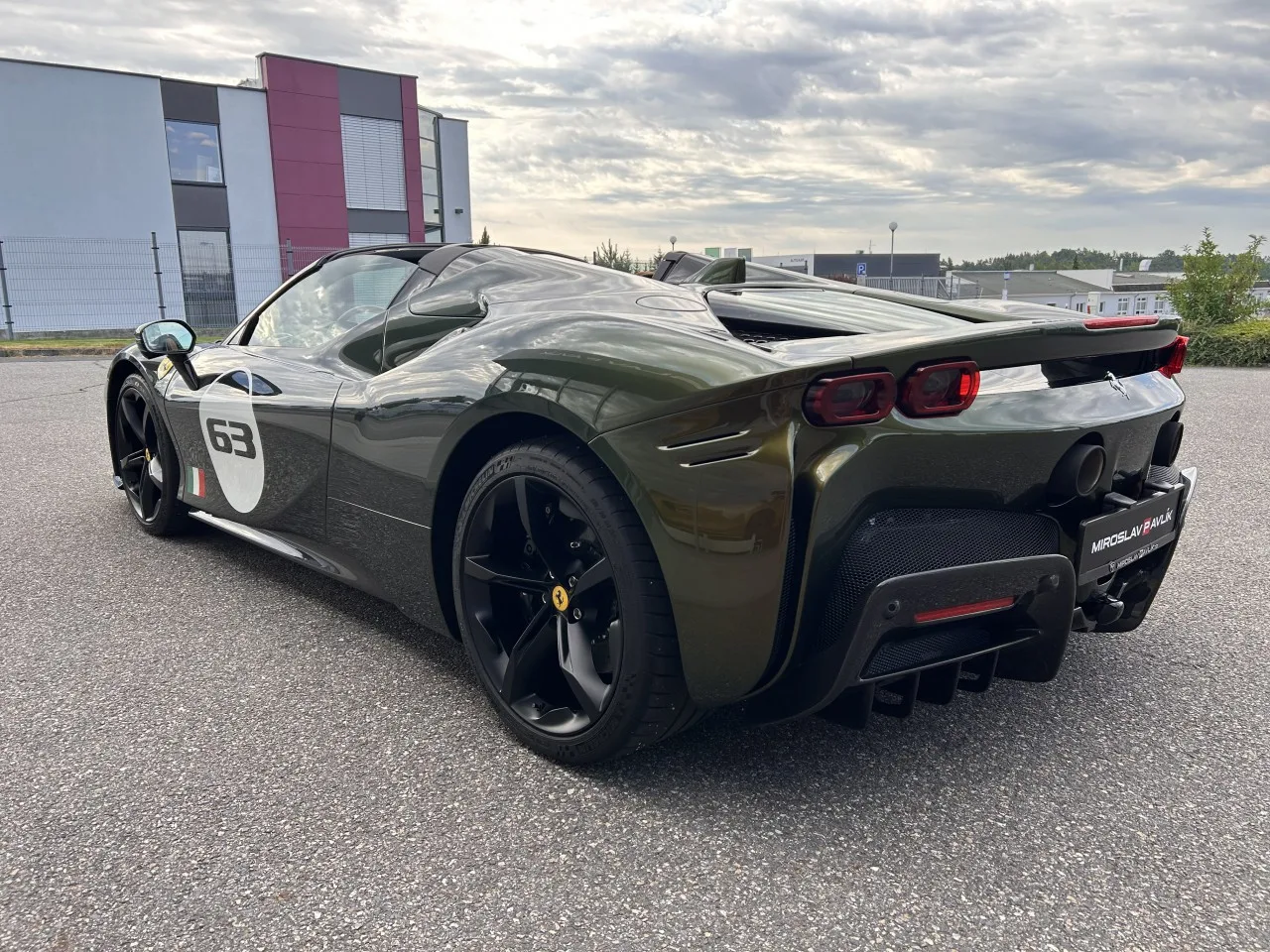 2023 Ferrari SF90 Spider Tailor Made, Cavalcade edition proposée par un concessionnaire spécialisé à Písek, Tchéquie, photo 7 sur 32