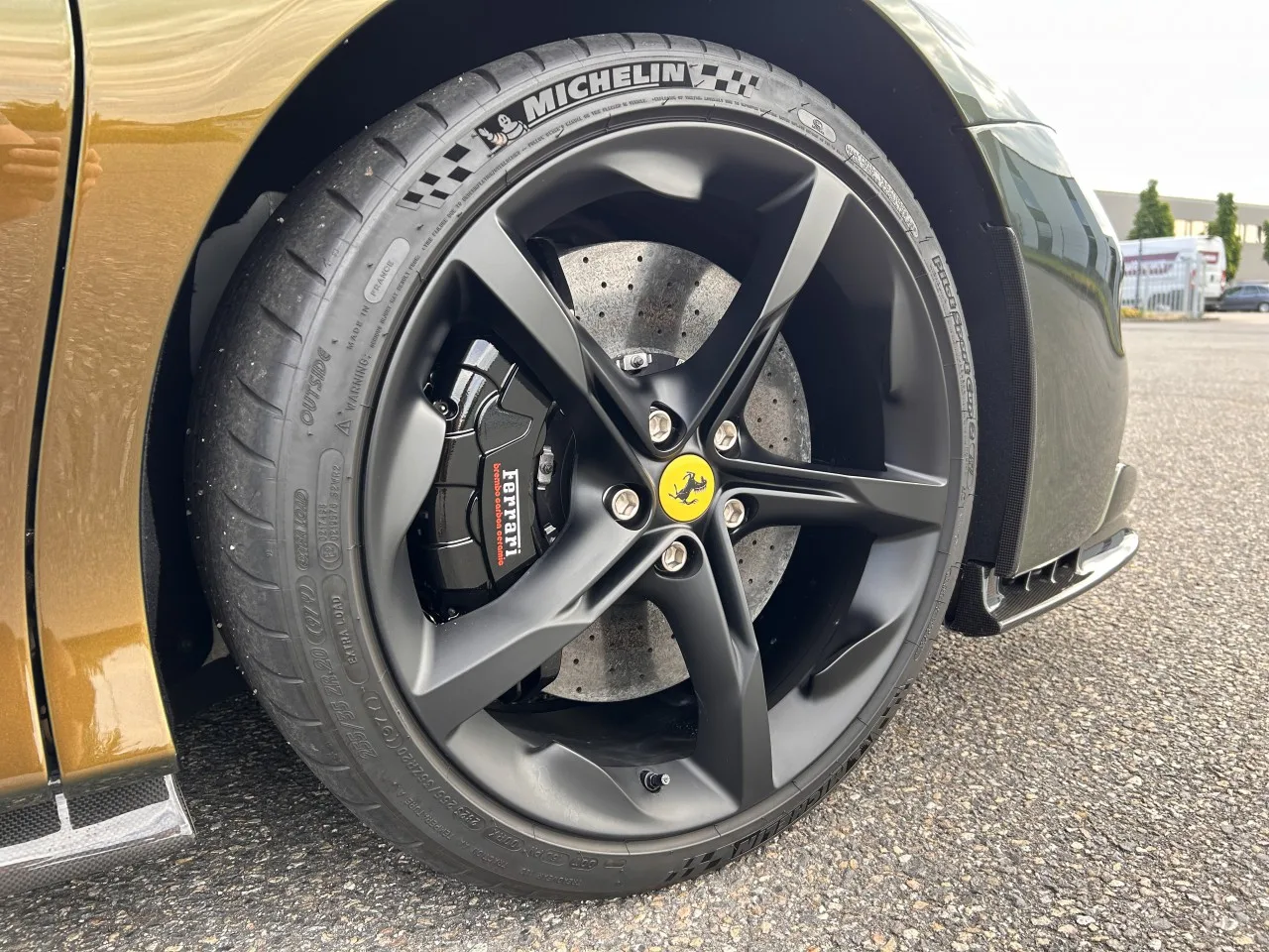 2023 Ferrari SF90 Spider Tailor Made, Cavalcade edition proposée par un concessionnaire spécialisé à Písek, Tchéquie, photo 8 sur 32
