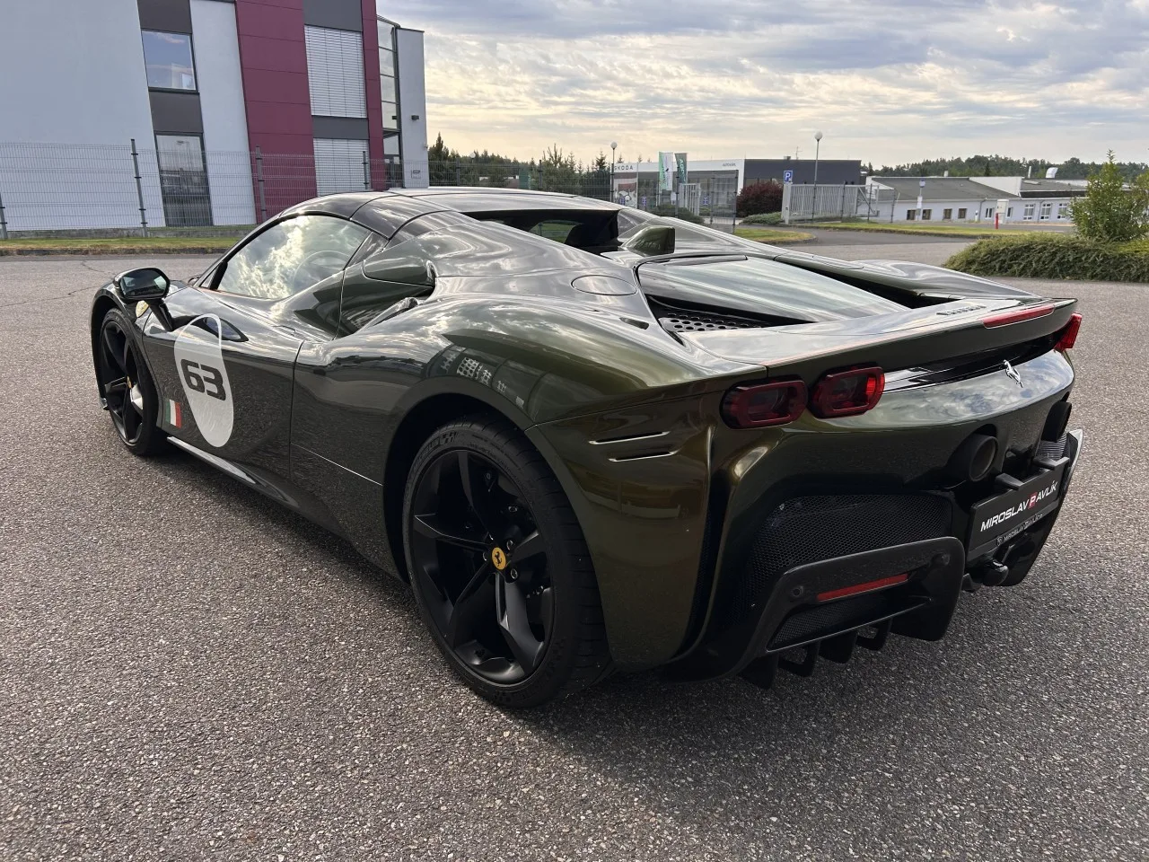 2023 Ferrari SF90 Spider Tailor Made, Cavalcade edition proposée par un concessionnaire spécialisé à Písek, Tchéquie, photo 15 sur 32
