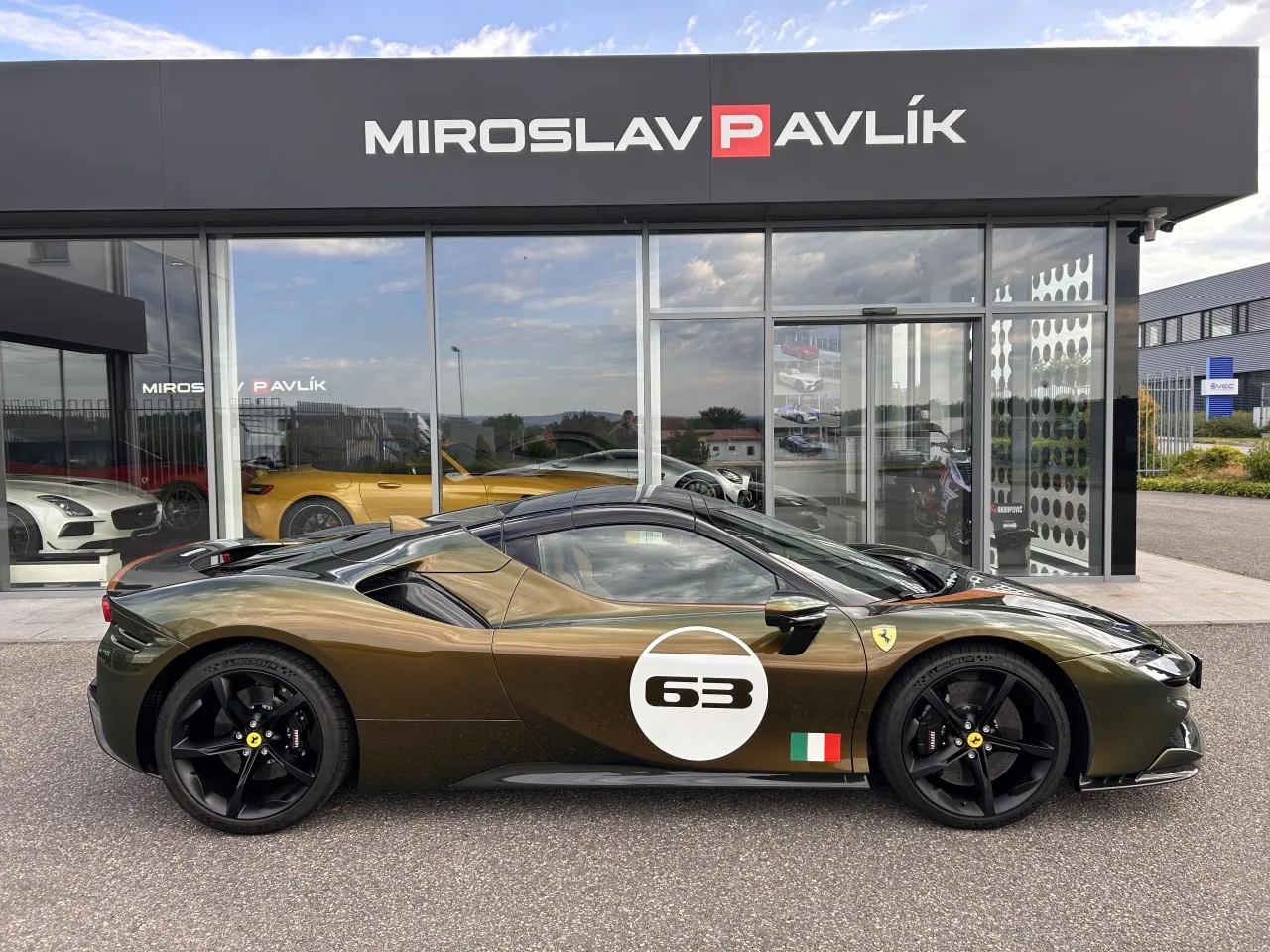 2023 Ferrari SF90 Spider Tailor Made, Cavalcade edition proposée par un concessionnaire spécialisé à Písek, Tchéquie, photo 16 sur 32