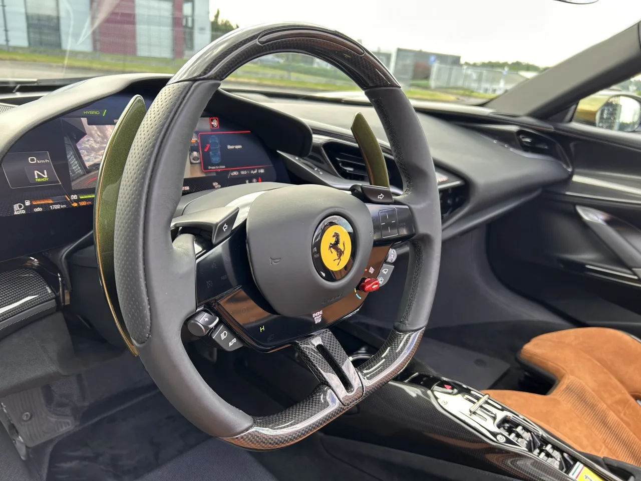 2023 Ferrari SF90 Spider Tailor Made, Cavalcade edition proposée par un concessionnaire spécialisé à Písek, Tchéquie, photo 18 sur 32