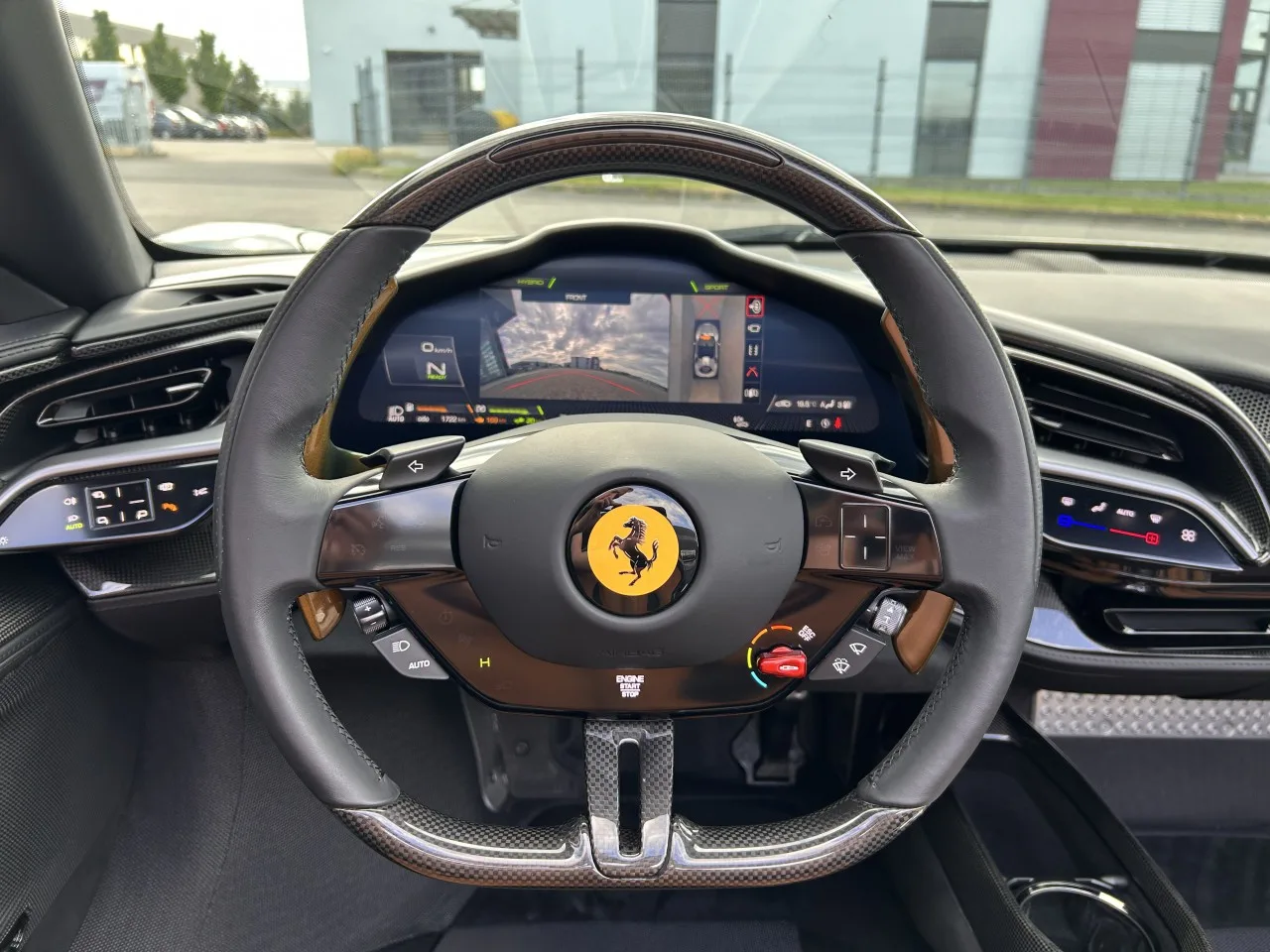 2023 Ferrari SF90 Spider Tailor Made, Cavalcade edition proposée par un concessionnaire spécialisé à Písek, Tchéquie, photo 19 sur 32