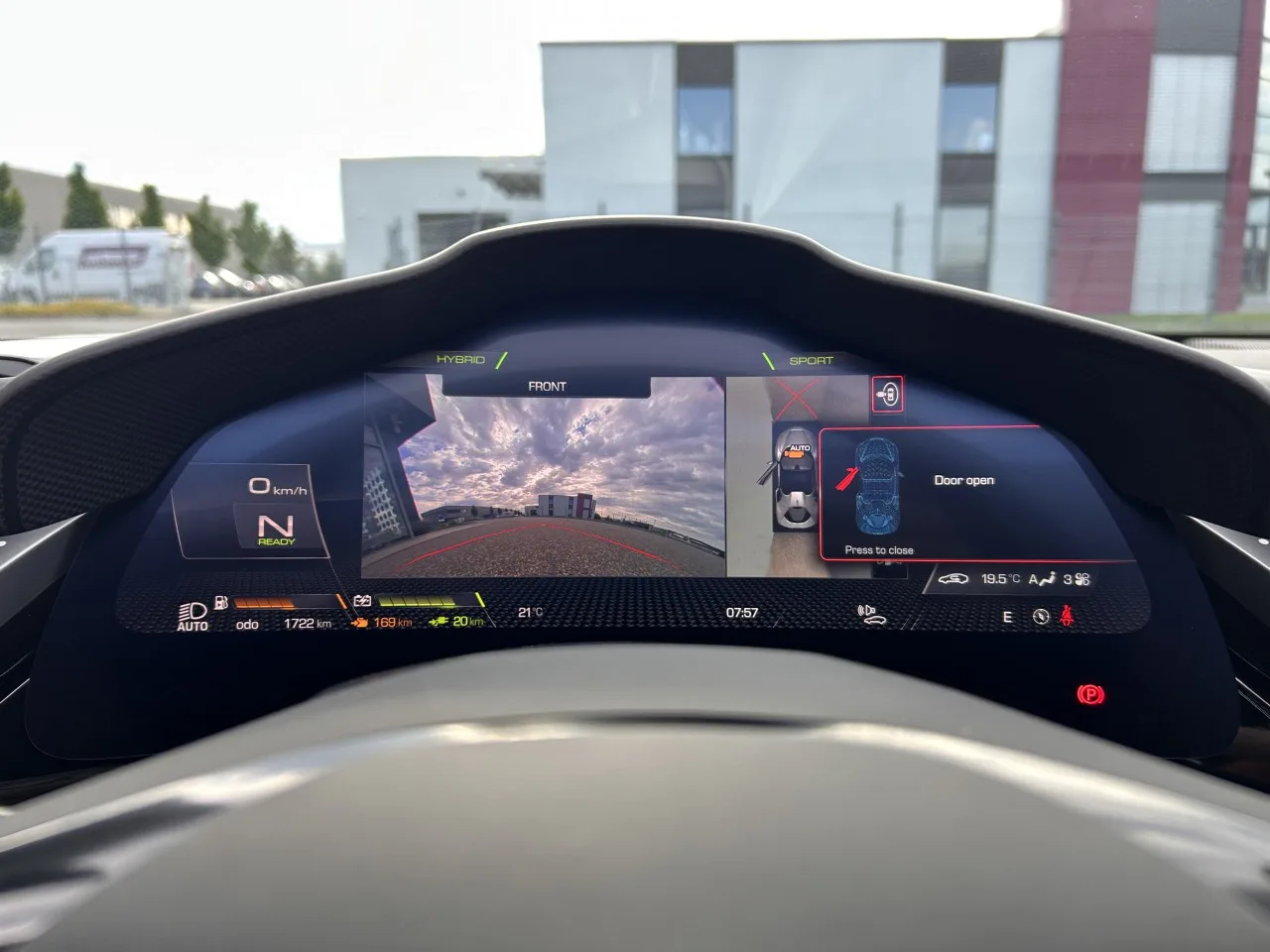 2023 Ferrari SF90 Spider Tailor Made, Cavalcade edition proposée par un concessionnaire spécialisé à Písek, Tchéquie, photo 20 sur 32