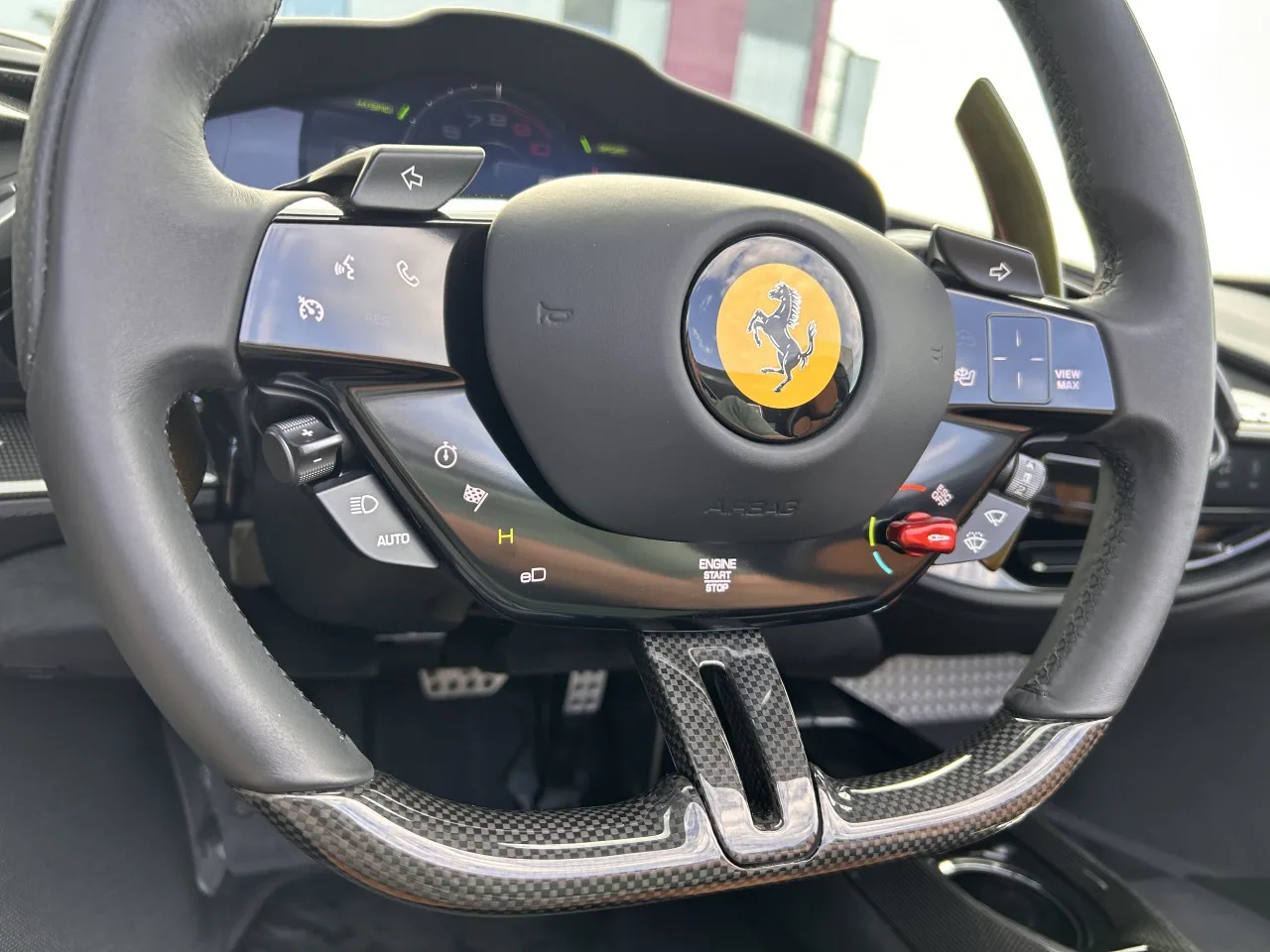 2023 Ferrari SF90 Spider Tailor Made, Cavalcade edition proposée par un concessionnaire spécialisé à Písek, Tchéquie, photo 22 sur 32