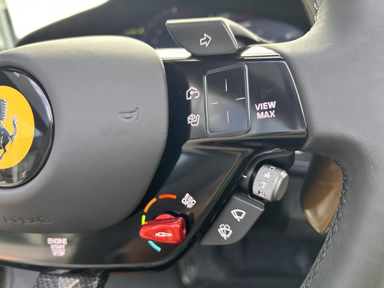 2023 Ferrari SF90 Spider Tailor Made, Cavalcade edition proposée par un concessionnaire spécialisé à Písek, Tchéquie, photo 23 sur 32