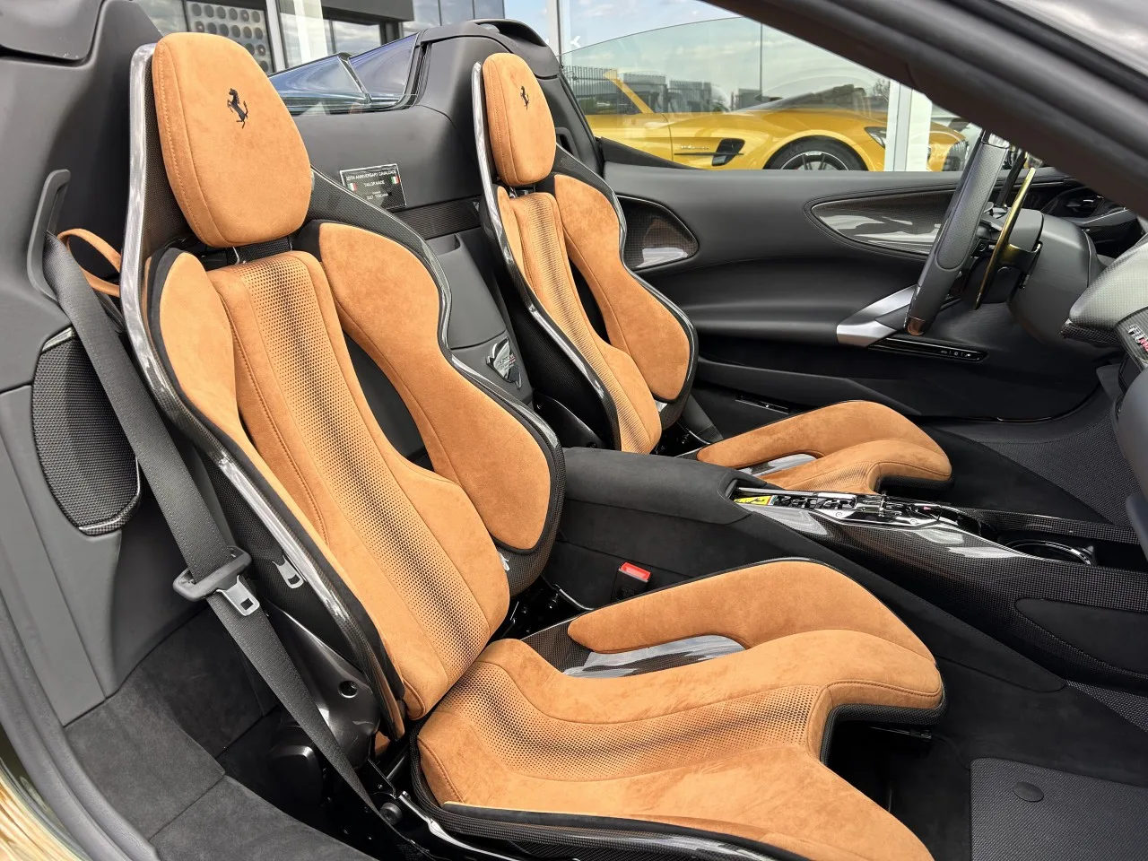 2023 Ferrari SF90 Spider Tailor Made, Cavalcade edition proposée par un concessionnaire spécialisé à Písek, Tchéquie, photo 24 sur 32