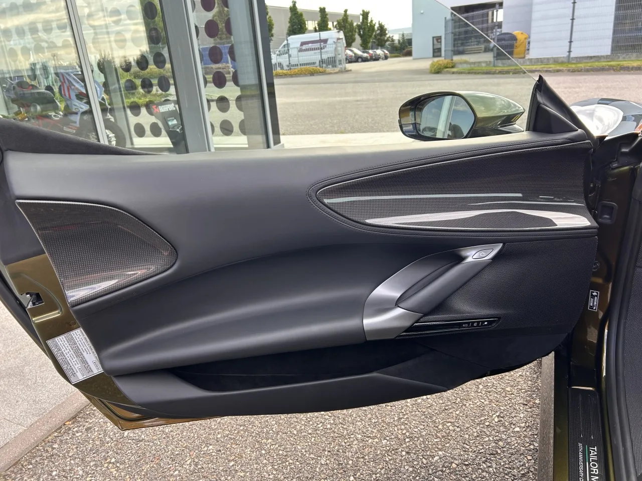 2023 Ferrari SF90 Spider Tailor Made, Cavalcade edition proposée par un concessionnaire spécialisé à Písek, Tchéquie, photo 31 sur 32