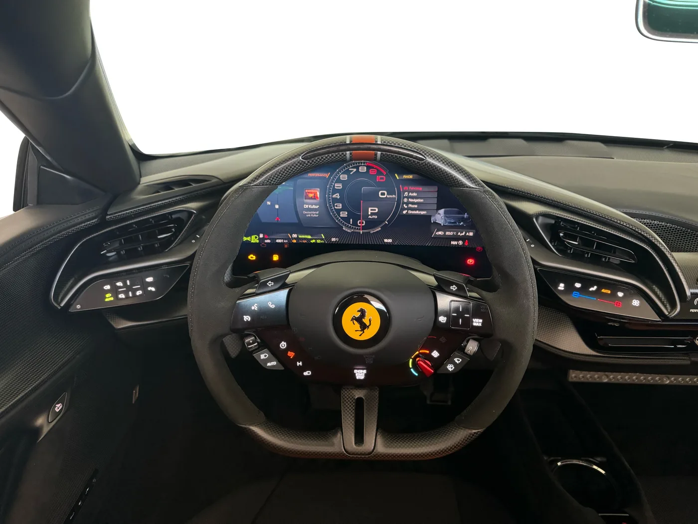 2023 Ferrari SF90 Spider proposée par un concessionnaire spécialisé à Frankfurt am Main, Allemagne, photo 7 sur 15