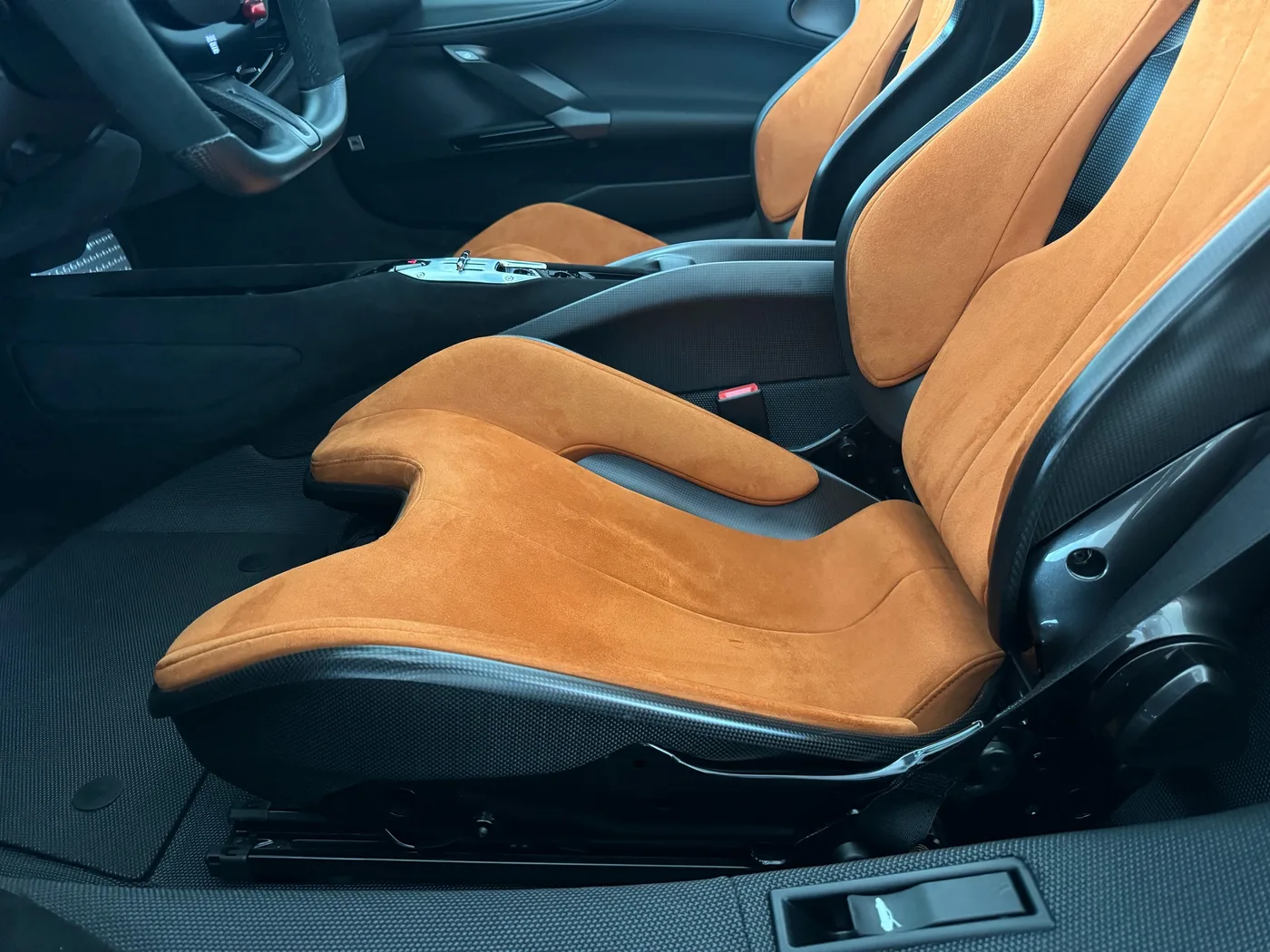 2023 Ferrari SF90 Spider proposée par un concessionnaire spécialisé à Frankfurt am Main, Allemagne, photo 9 sur 15