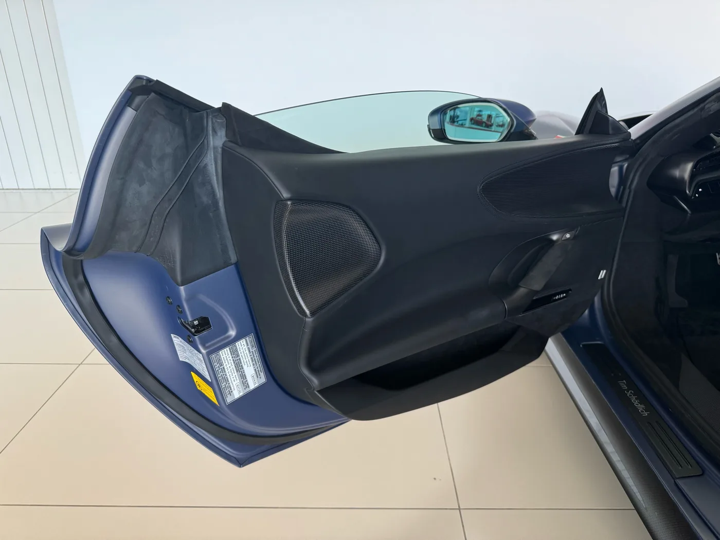 2023 Ferrari SF90 Spider proposée par un concessionnaire spécialisé à Frankfurt am Main, Allemagne, photo 12 sur 15