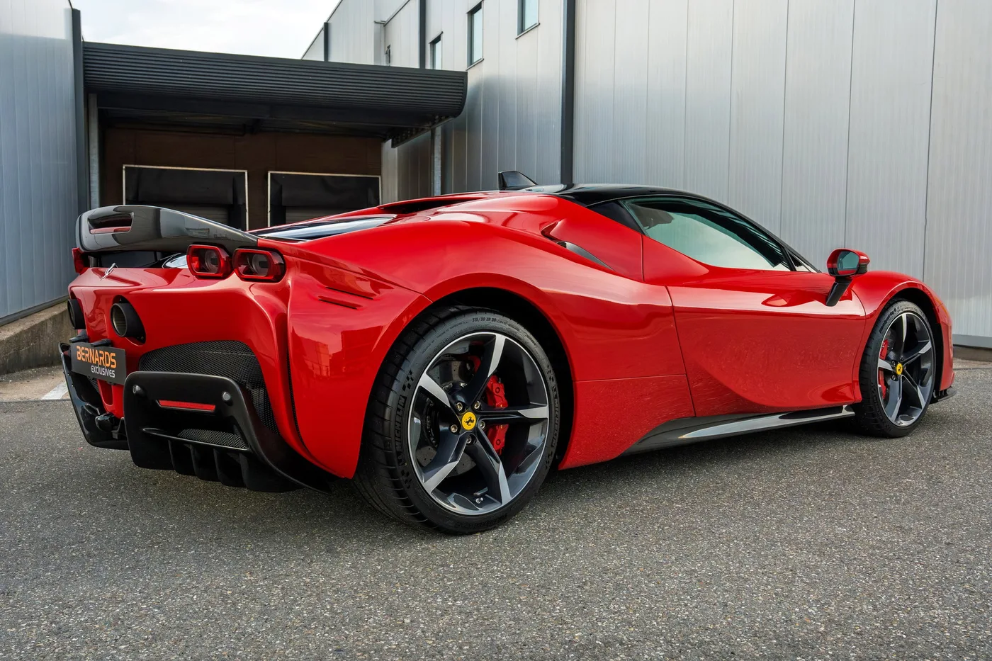 2023 Ferrari SF90 Stradale Assetto Fiorano angeboten von einem Supersportwagenhändler in Woerden, Niederlande, Foto 2 von 25