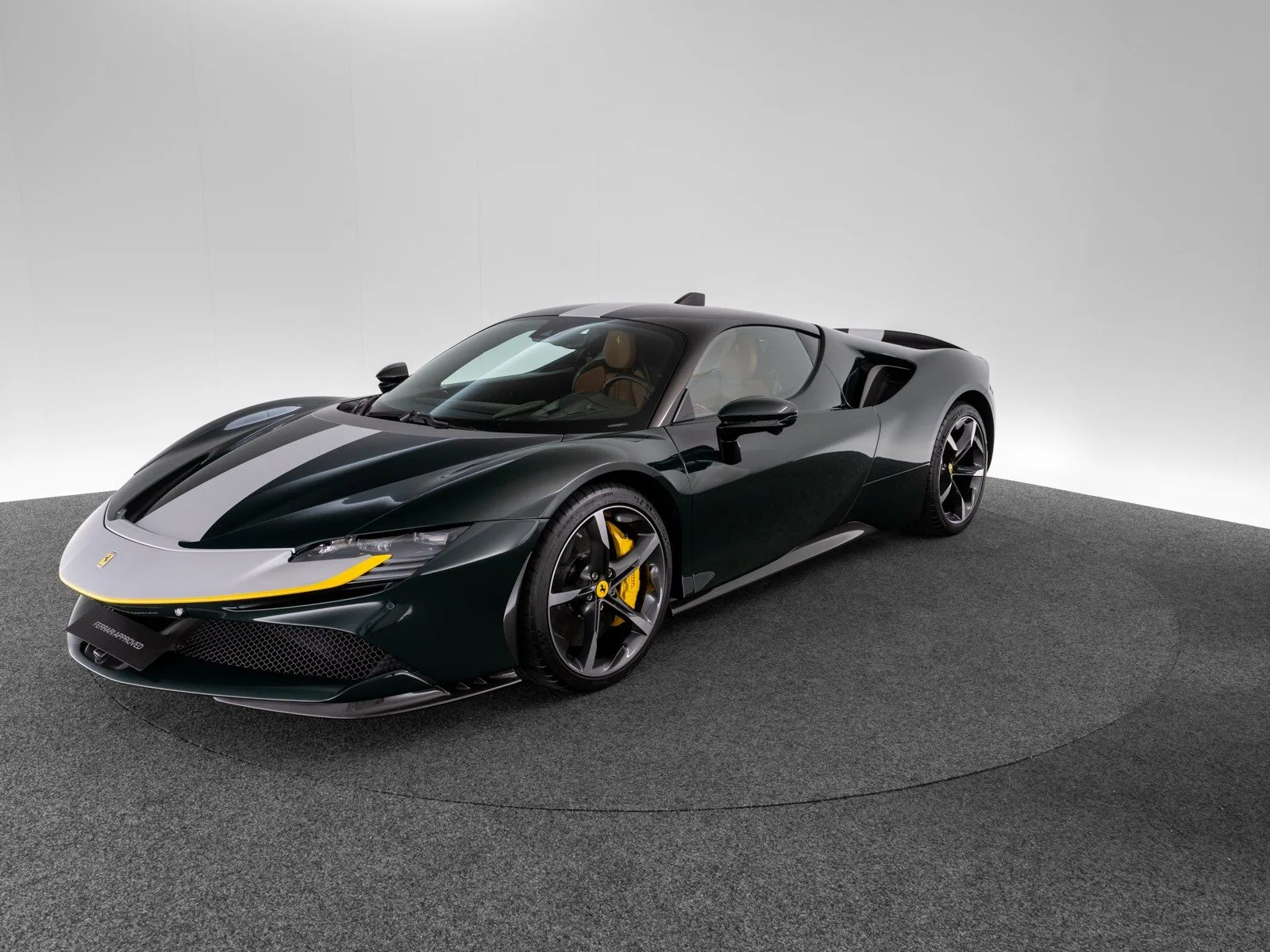 2023 Ferrari SF90 Stradale Assetto Fiorano proposée par un concessionnaire spécialisé à Singen, Allemagne, photo principale