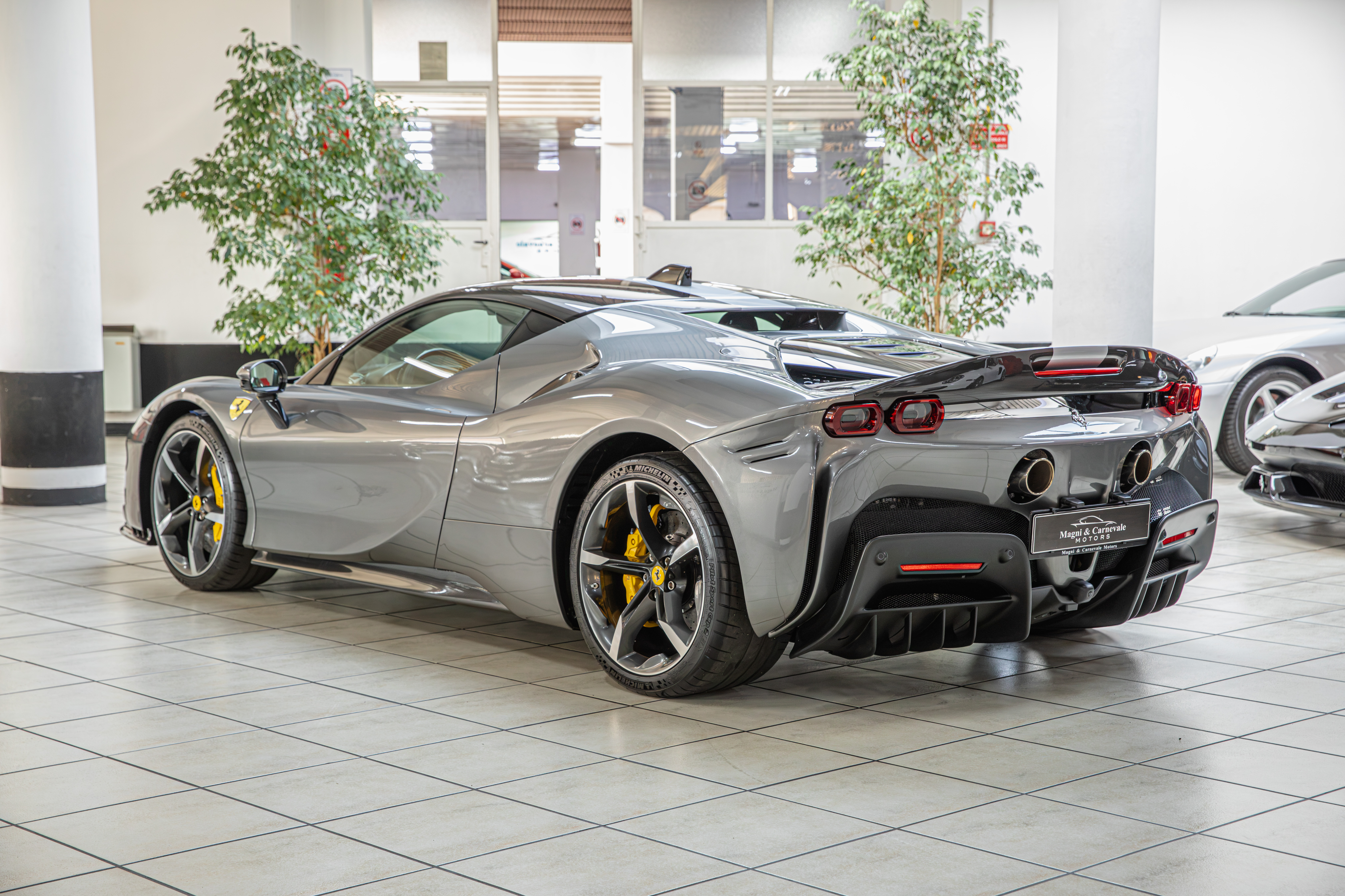 2023 Ferrari SF90 Stradale Assetto Fiorano angeboten von einem Fachhändler in Milan, Italien, Foto 7 von 20