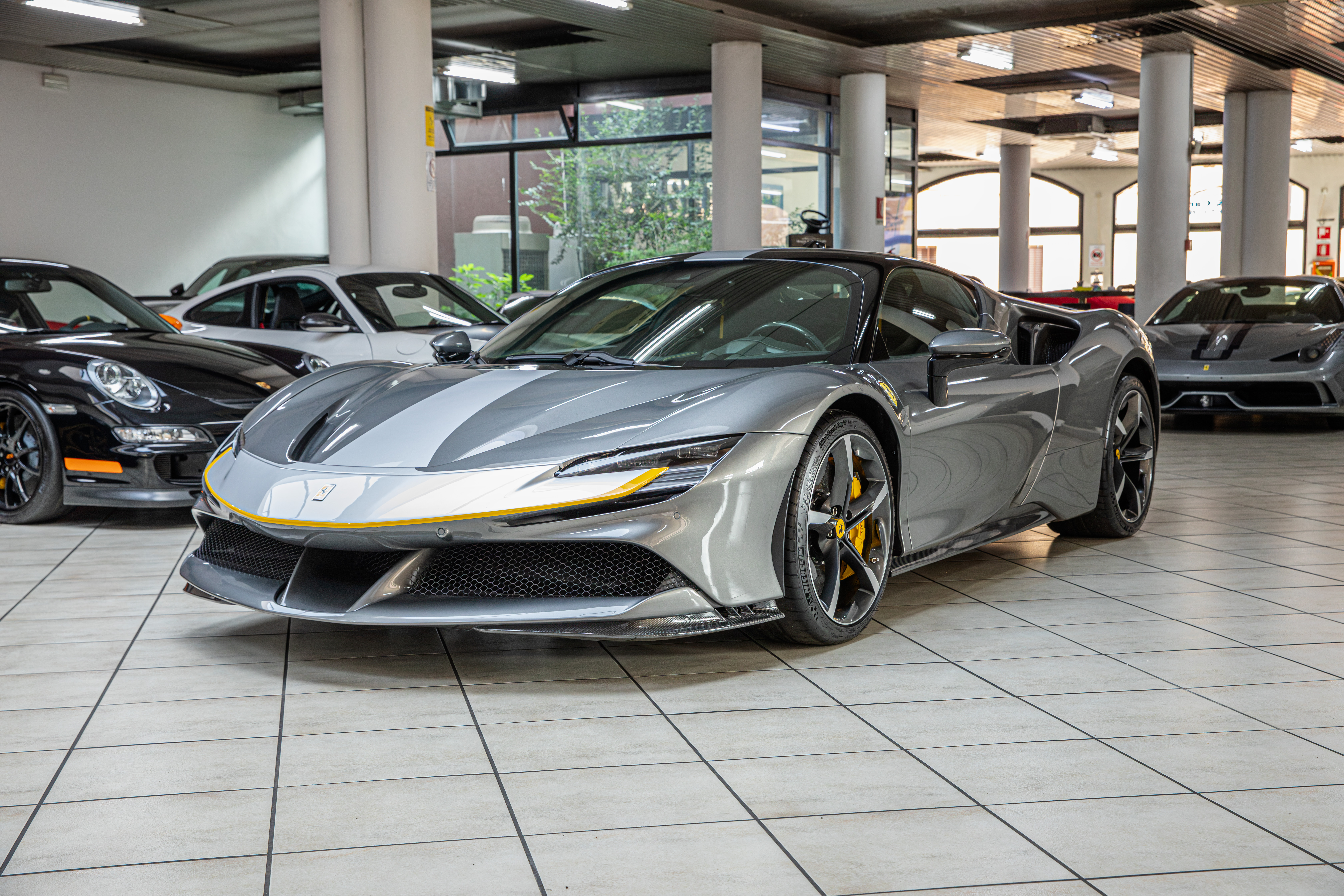 2023 Ferrari SF90 Stradale Assetto Fiorano angeboten von einem Fachhändler in Milan, Italien, Foto 9 von 20