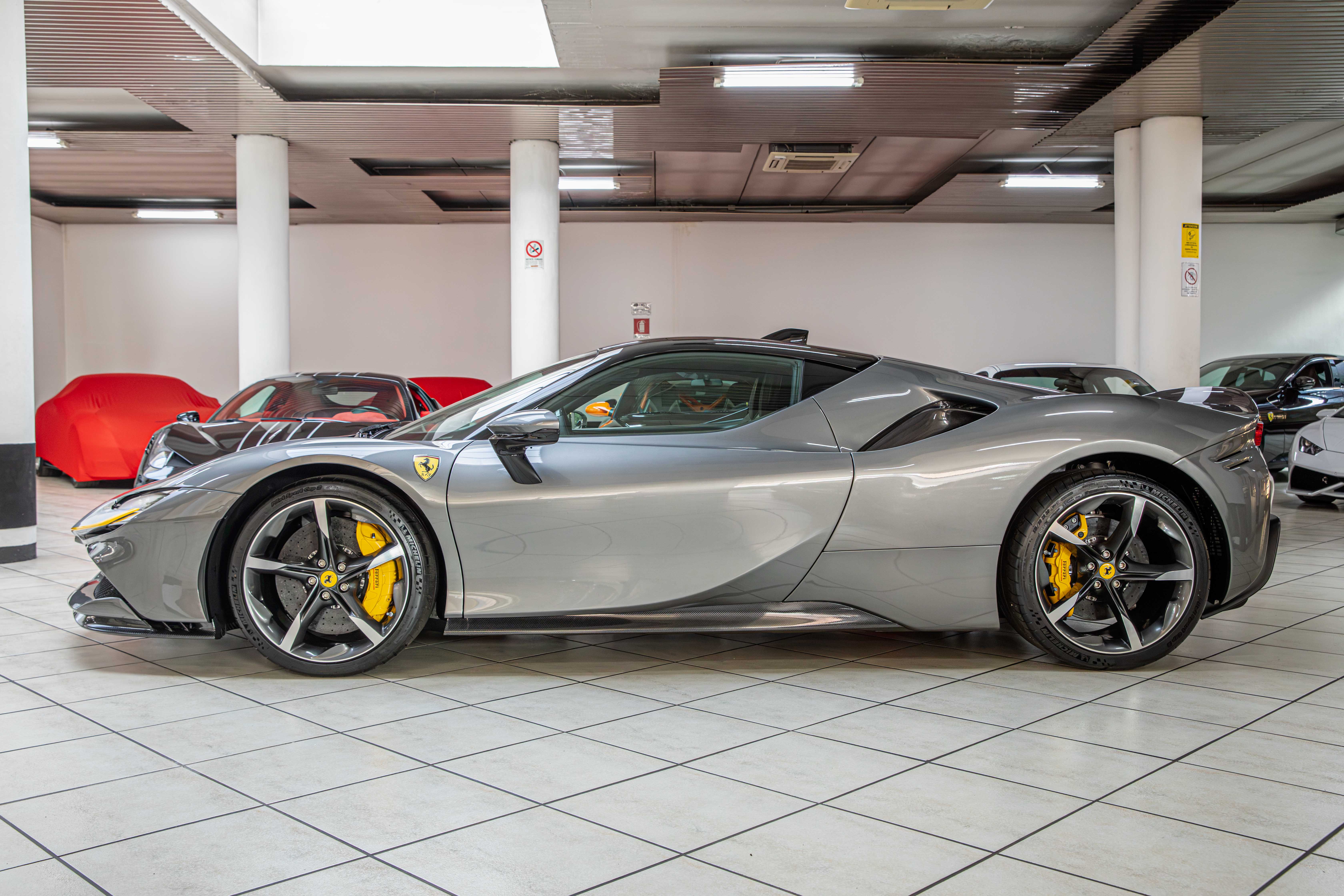 2023 Ferrari SF90 Stradale Assetto Fiorano angeboten von einem Fachhändler in Milan, Italien, Foto 10 von 20