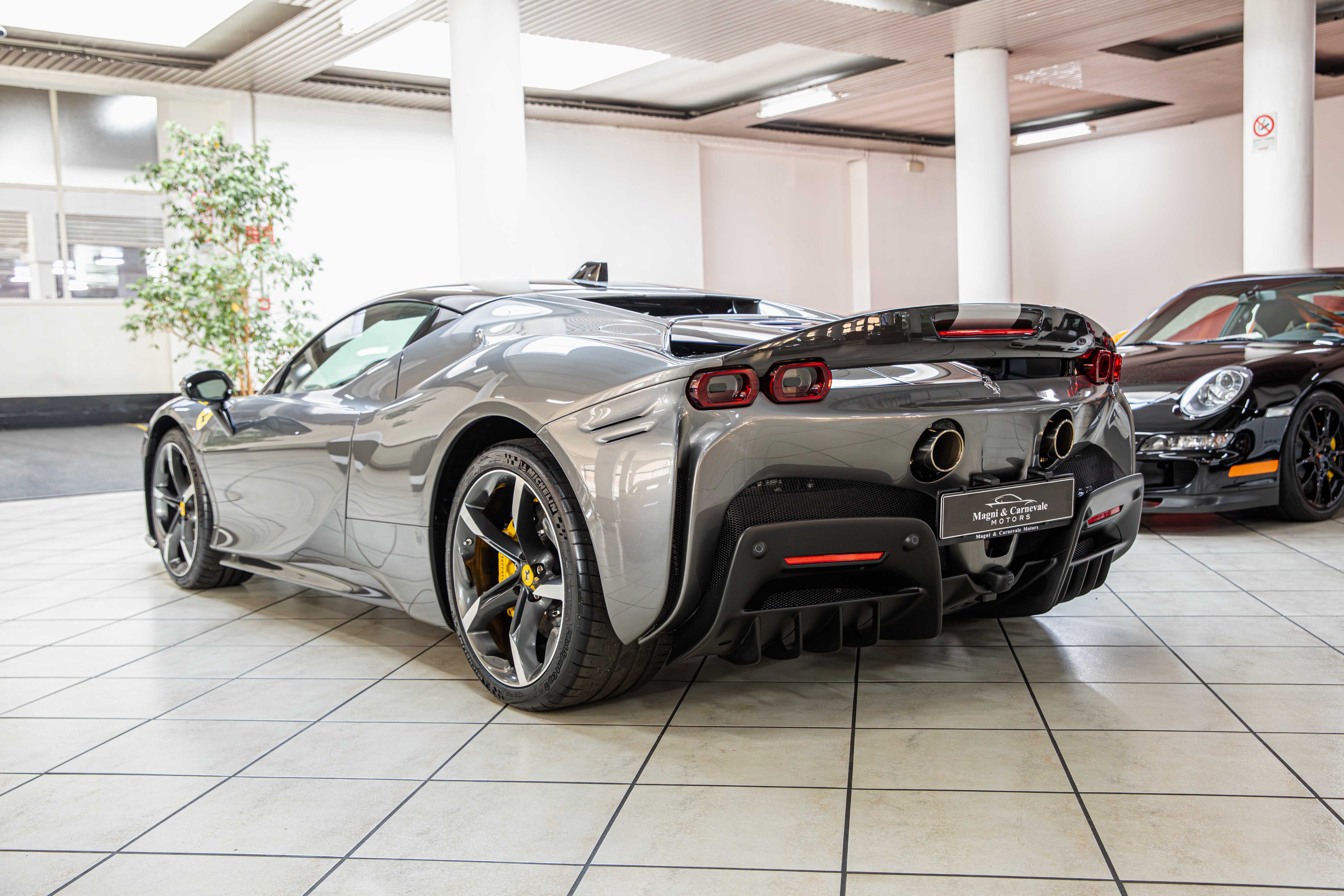 2023 Ferrari SF90 Stradale Assetto Fiorano angeboten von einem Fachhändler in Milan, Italien, Foto 11 von 20