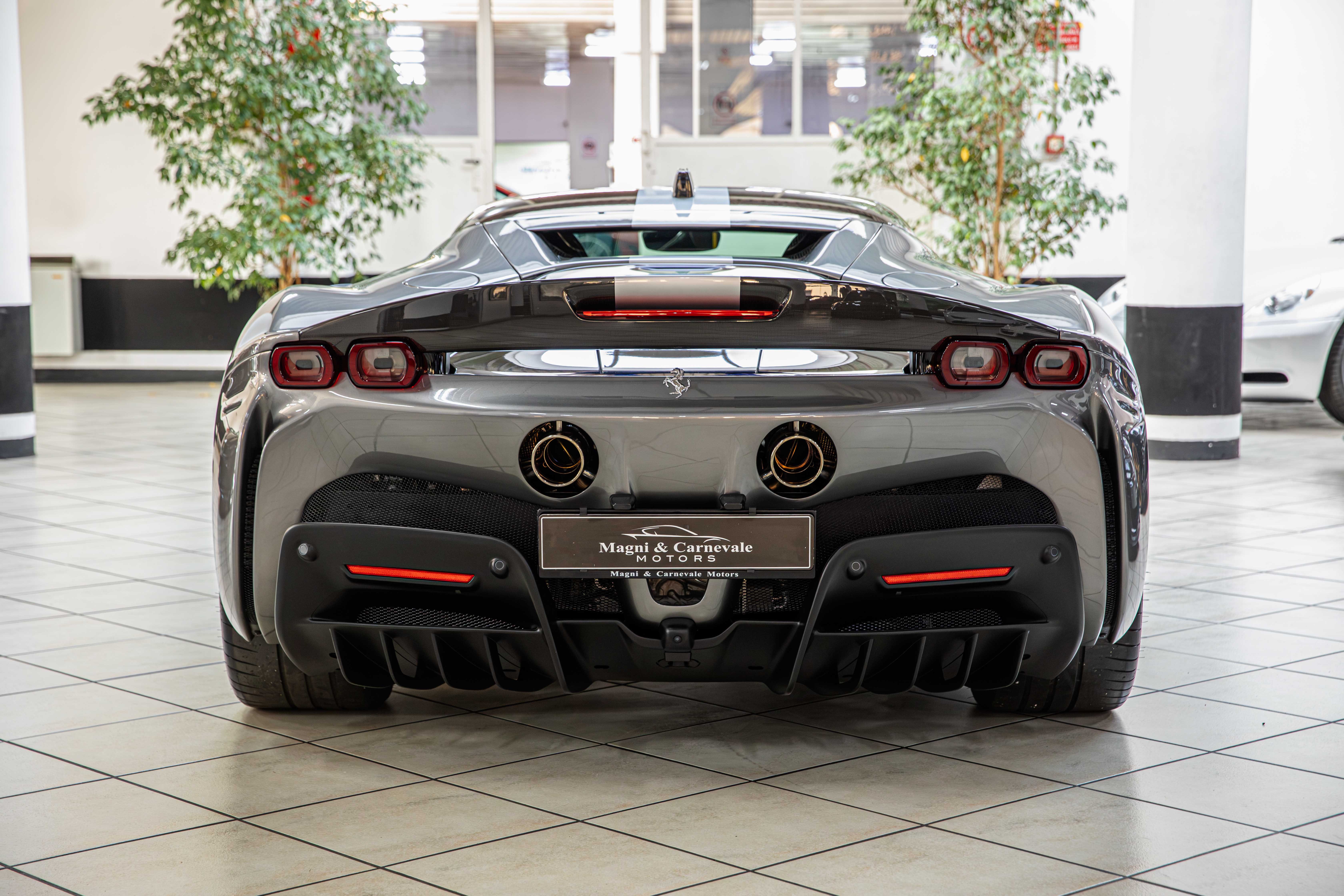 2023 Ferrari SF90 Stradale Assetto Fiorano angeboten von einem Fachhändler in Milan, Italien, Foto 12 von 20