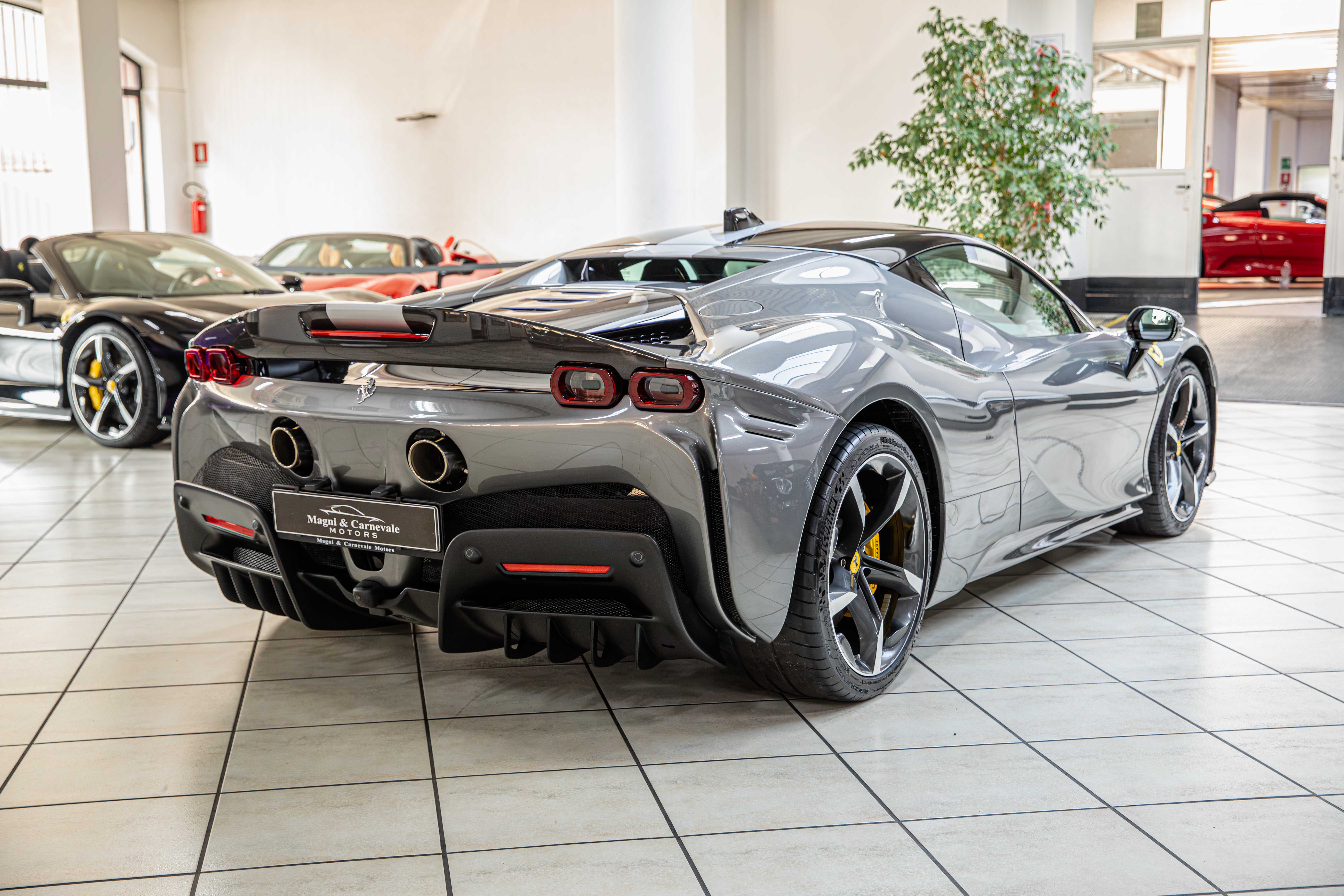 2023 Ferrari SF90 Stradale Assetto Fiorano angeboten von einem Fachhändler in Milan, Italien, Foto 13 von 20