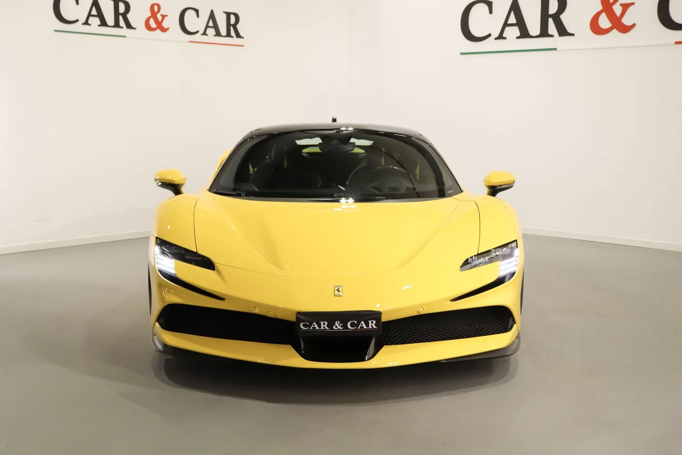 2023 Ferrari SF90 Stradale angeboten von einem Supersportwagenhändler in Zibido San Giacomo, Italien, Foto 3 von 22