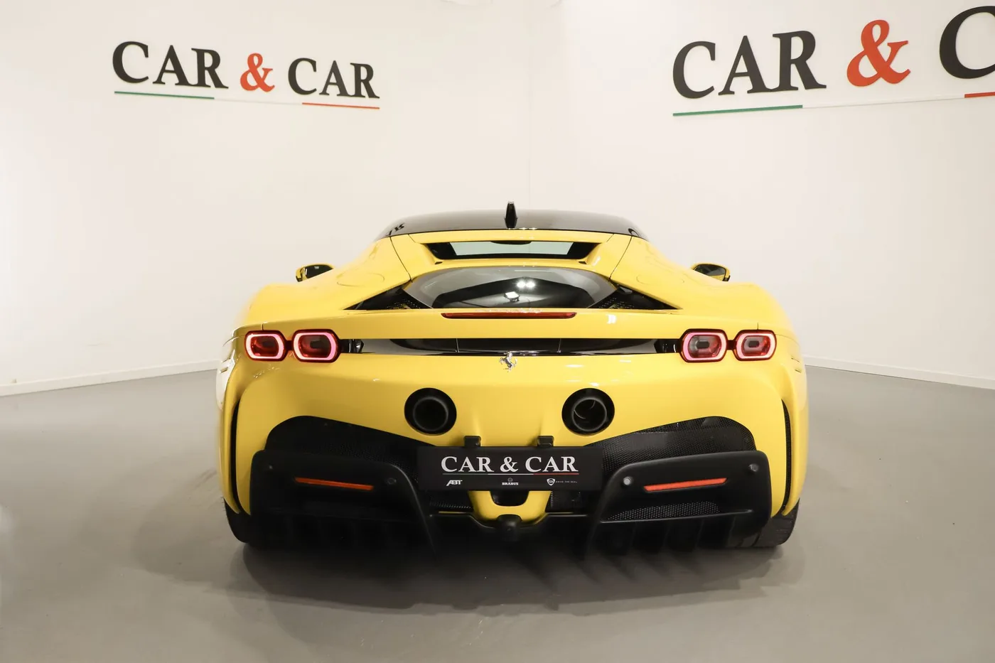 2023 Ferrari SF90 Stradale angeboten von einem Supersportwagenhändler in Zibido San Giacomo, Italien, Foto 4 von 22