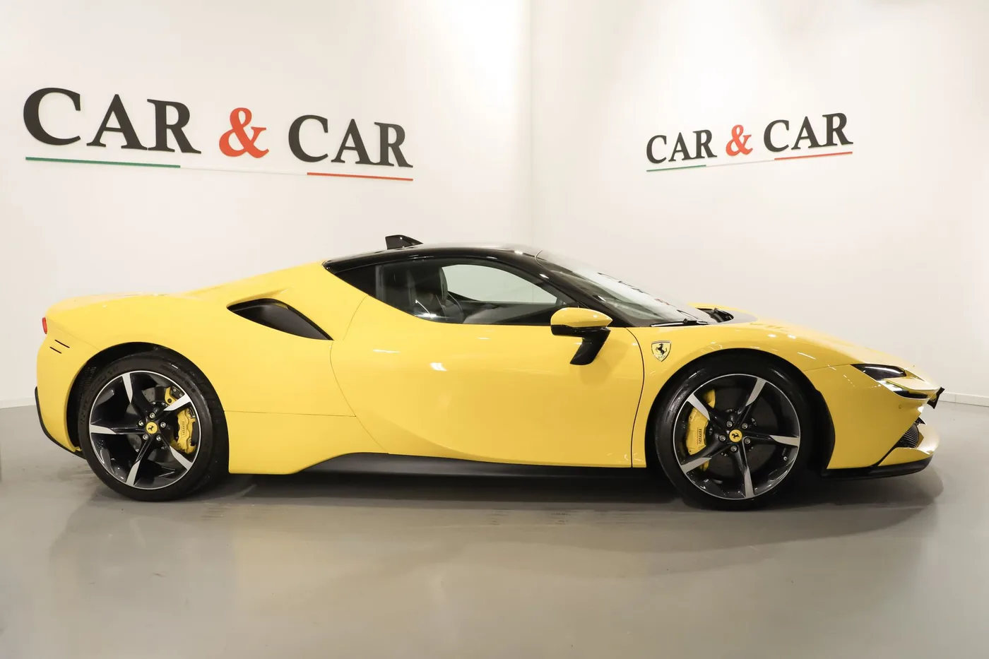 2023 Ferrari SF90 Stradale angeboten von einem Supersportwagenhändler in Zibido San Giacomo, Italien, Foto 5 von 22