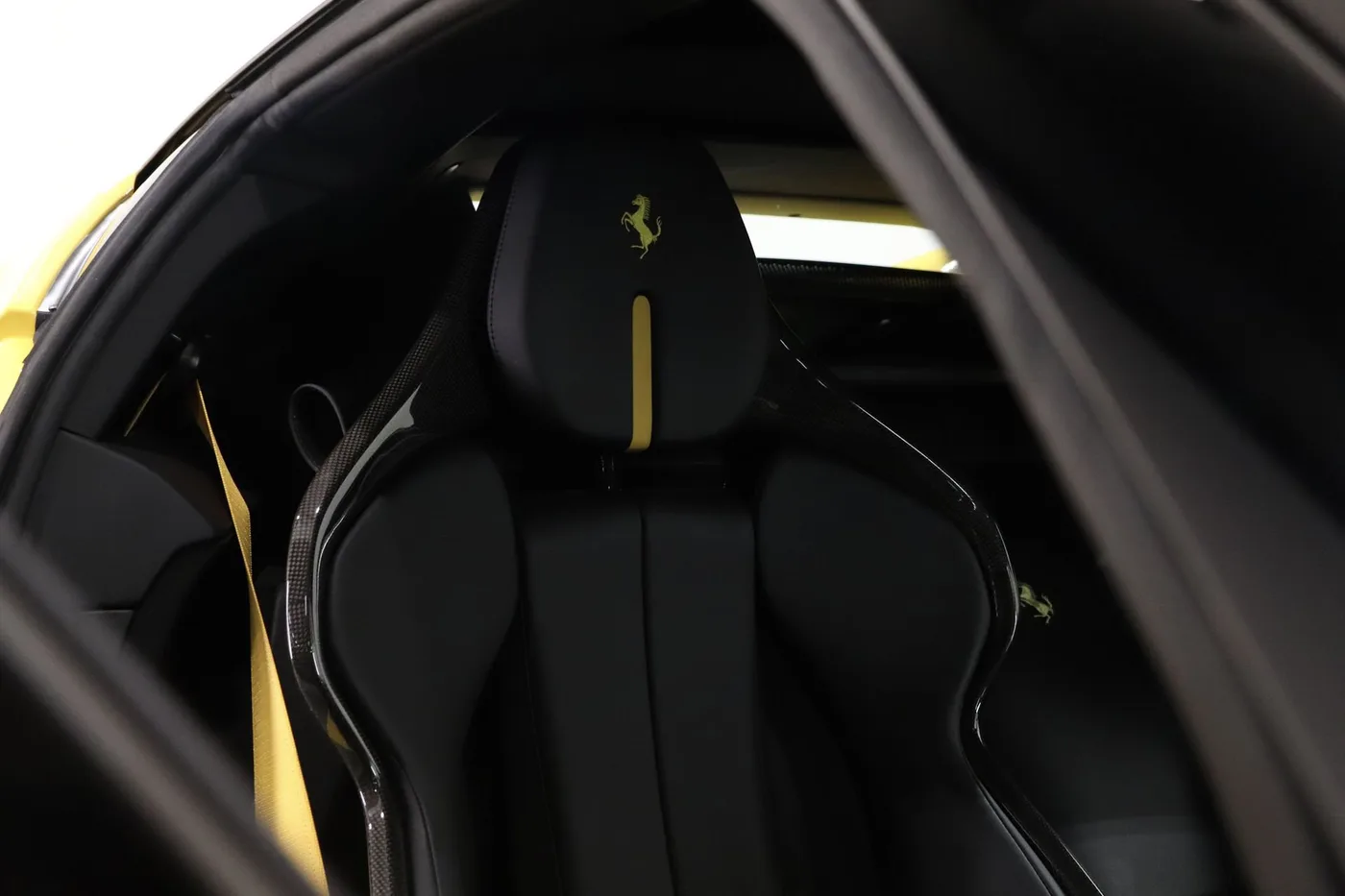 2023 Ferrari SF90 Stradale angeboten von einem Supersportwagenhändler in Zibido San Giacomo, Italien, Foto 10 von 22