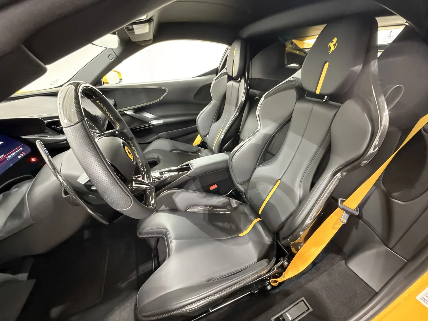 2023 Ferrari SF90 Stradale angeboten von einem Supersportwagenhändler in Zibido San Giacomo, Italien, Foto 11 von 22