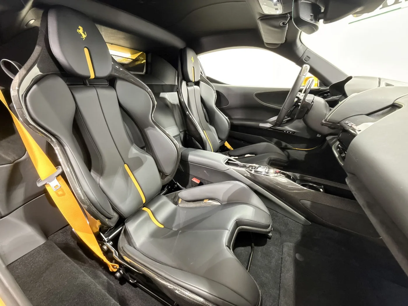 2023 Ferrari SF90 Stradale angeboten von einem Supersportwagenhändler in Zibido San Giacomo, Italien, Foto 12 von 22