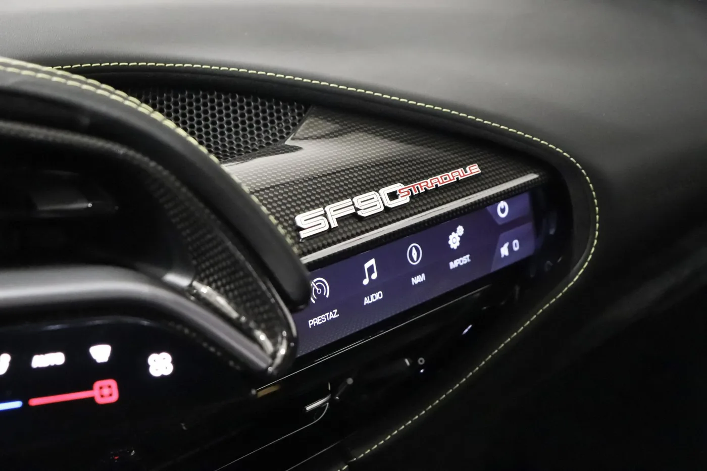 2023 Ferrari SF90 Stradale angeboten von einem Supersportwagenhändler in Zibido San Giacomo, Italien, Foto 16 von 22