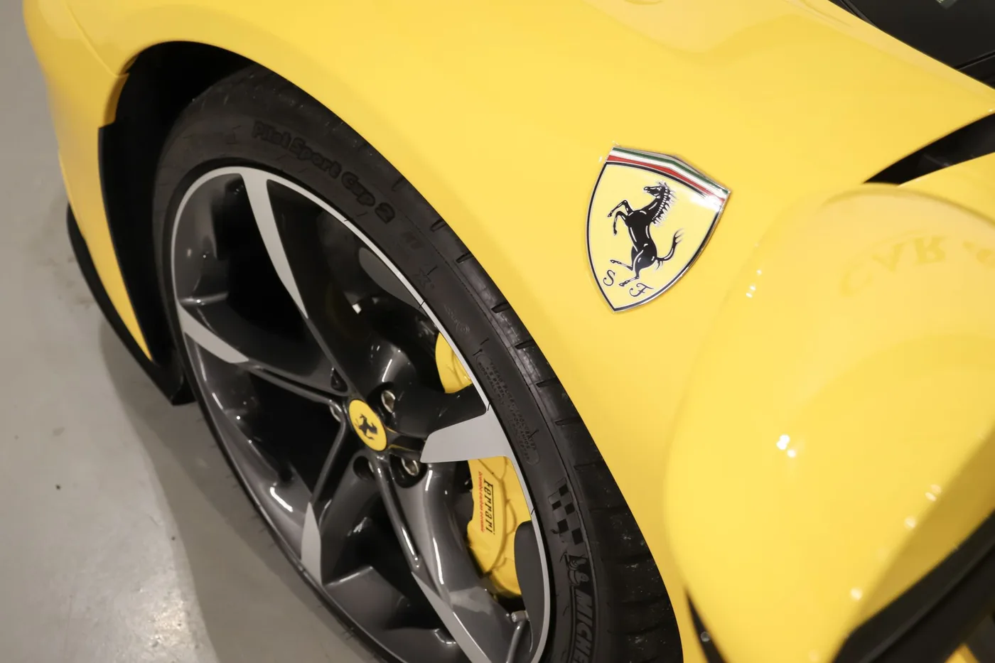 2023 Ferrari SF90 Stradale angeboten von einem Supersportwagenhändler in Zibido San Giacomo, Italien, Foto 19 von 22