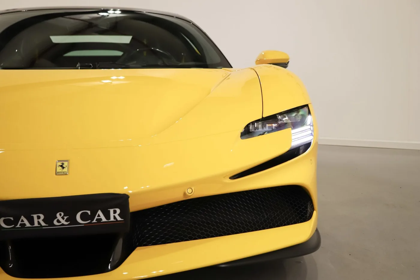 2023 Ferrari SF90 Stradale angeboten von einem Supersportwagenhändler in Zibido San Giacomo, Italien, Foto 21 von 22