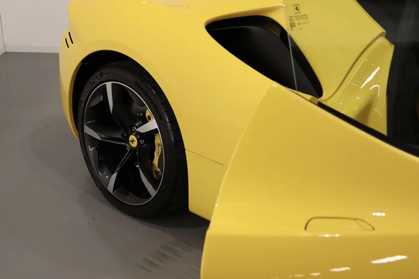 2023 Ferrari SF90 Stradale angeboten von einem Supersportwagenhändler in Zibido San Giacomo, Italien, Foto 22 von 22