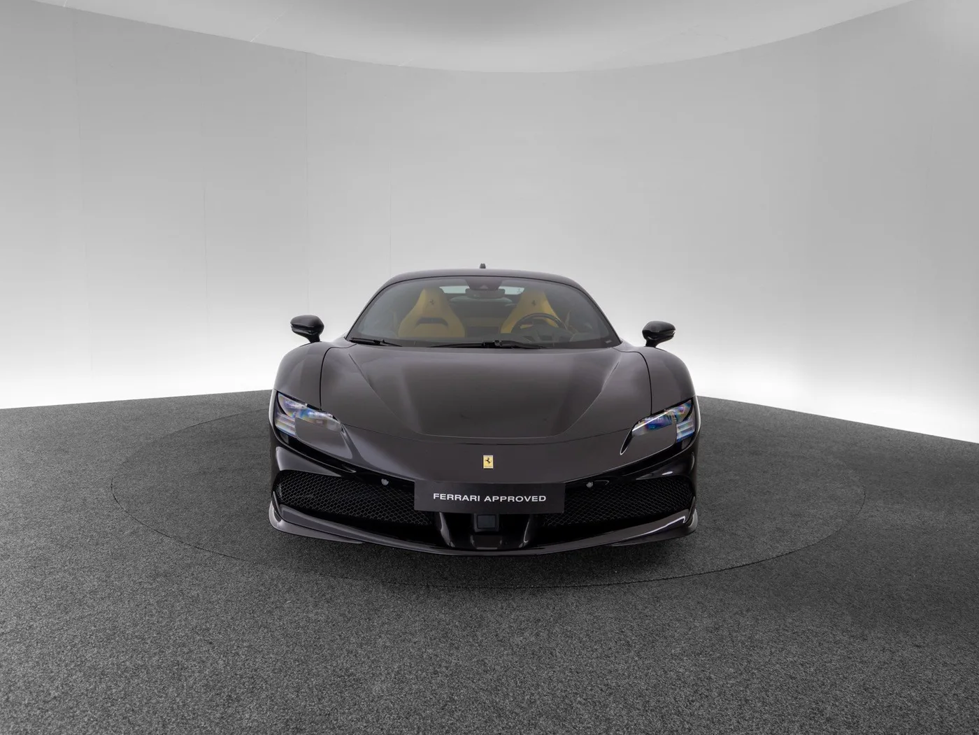 2023 Ferrari SF90 Stradale angeboten von einem Fachhändler in Singen, Deutschland, Foto 2 von 15
