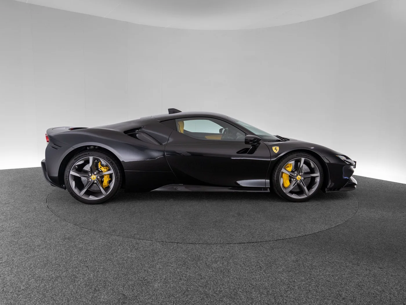2023 Ferrari SF90 Stradale angeboten von einem Fachhändler in Singen, Deutschland, Foto 4 von 15
