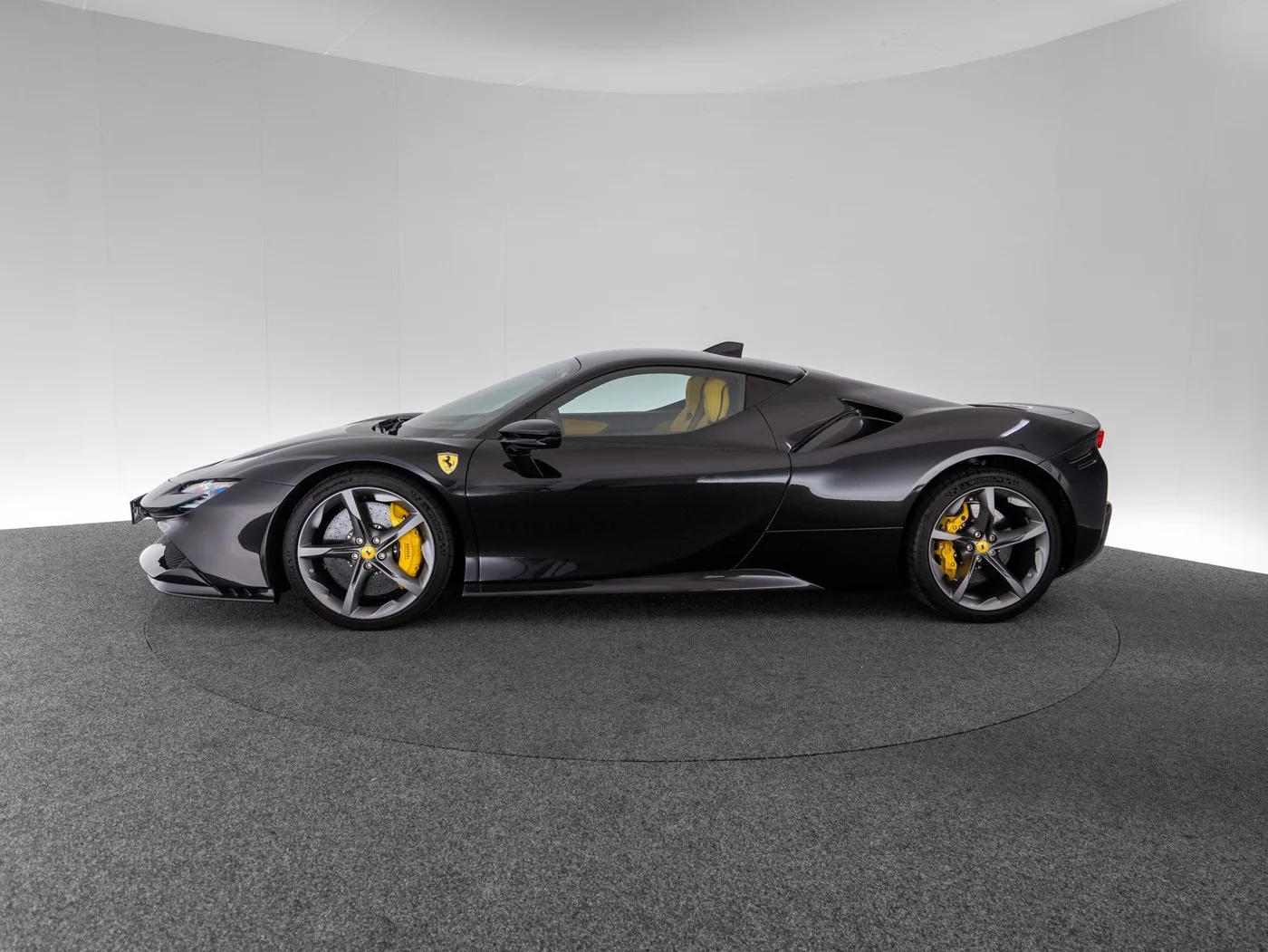 2023 Ferrari SF90 Stradale angeboten von einem Fachhändler in Singen, Deutschland, Foto 8 von 15